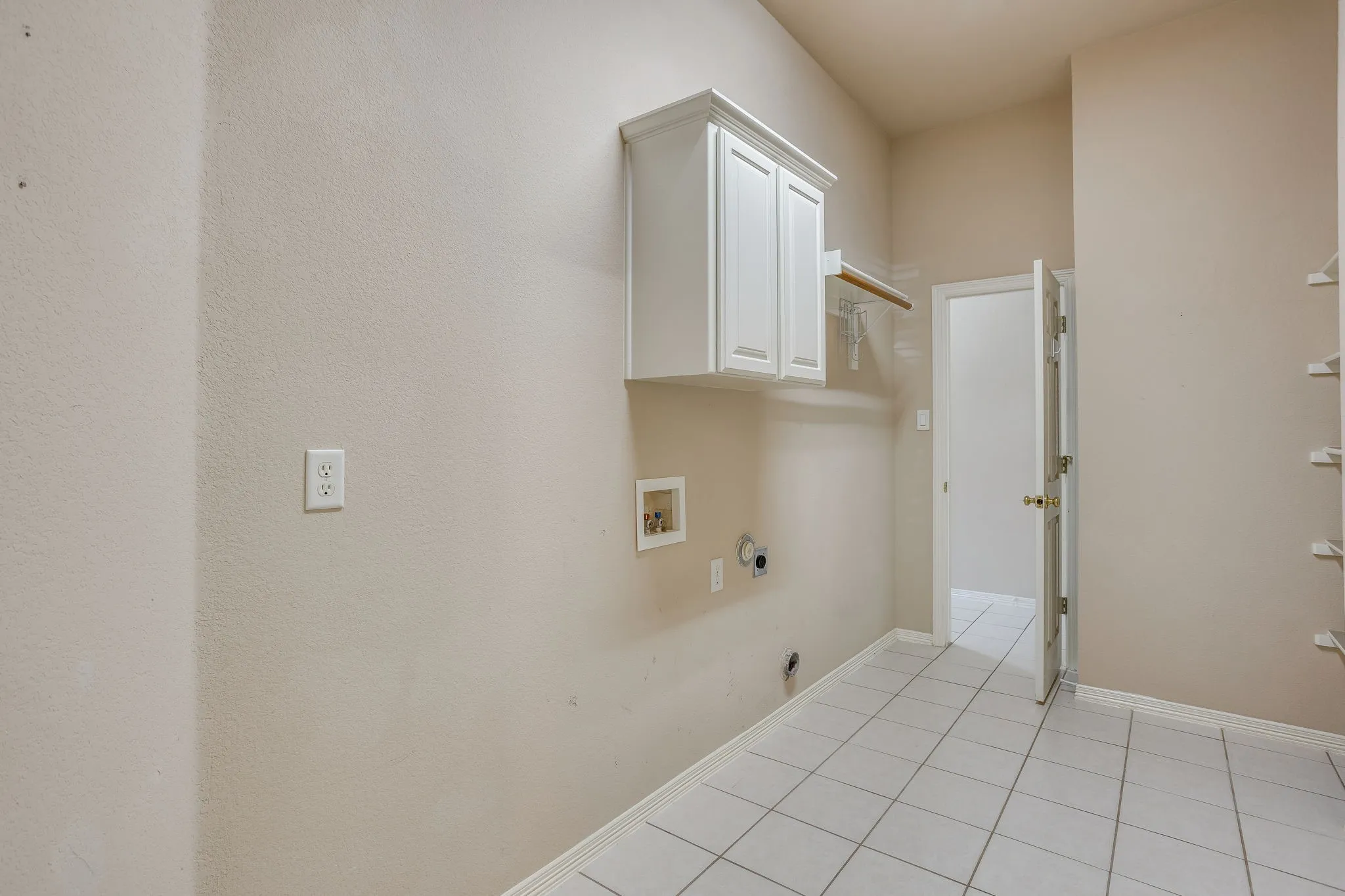 Single Family Residence For Sale in Tarrant County , 348 Marine Lane, Saginaw, Texas 76179, 4 Bedroom, 2 Bathroom, 2 Garage spaces, 2,421 Sqft, built in 2001, mls#21389241, Real Estate Agent in Saginaw, Homes For Sale in Tarrant county, Homes For Sale in Saginaw, Realtor in Saginaw Texas, Real Estate Brokerage Independent Realty Texas, Luminita Cordes Realtor