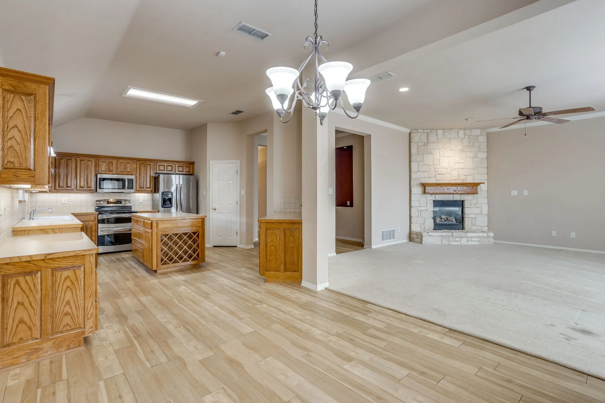 Single Family Residence For Sale in Tarrant County , 348 Marine Lane, Saginaw, Texas 76179, 4 Bedroom, 2 Bathroom, 2 Garage spaces, 2,421 Sqft, built in 2001, mls#21389241, Real Estate Agent in Saginaw, Homes For Sale in Tarrant county, Homes For Sale in Saginaw, Realtor in Saginaw Texas, Real Estate Brokerage Independent Realty Texas, Luminita Cordes Realtor