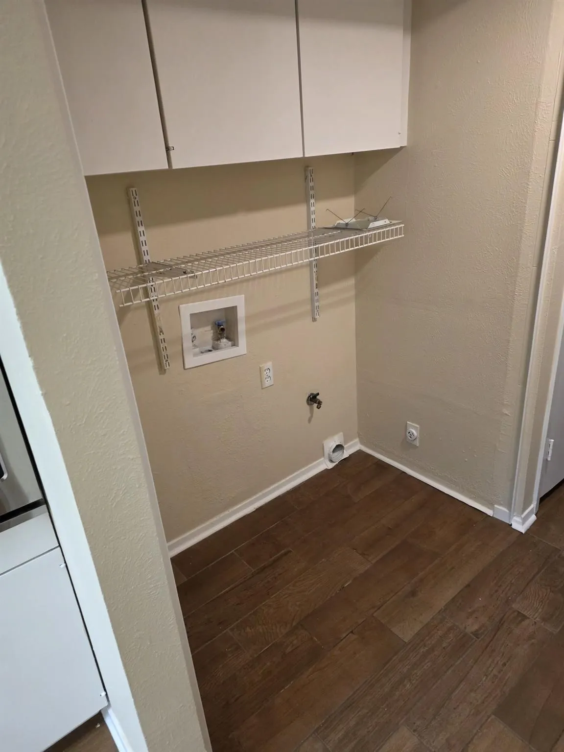 Townhouse For Sale in Tarrant County , 368 Westview Terrace, Arlington, Texas 76013, 3 Bedroom, 3 Bathroom, Garage spaces, 1,728 Sqft, built in 1968, mls#21385576, Real Estate Agent in Arlington, Homes For Sale in Tarrant county, Homes For Sale in Arlington, Realtor in Arlington Texas, Real Estate Brokerage Independent Realty Texas, Luminita Cordes Realtor