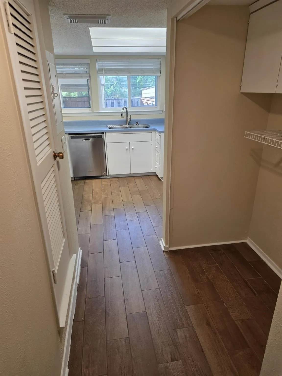 Townhouse For Sale in Tarrant County , 368 Westview Terrace, Arlington, Texas 76013, 3 Bedroom, 3 Bathroom, Garage spaces, 1,728 Sqft, built in 1968, mls#21385576, Real Estate Agent in Arlington, Homes For Sale in Tarrant county, Homes For Sale in Arlington, Realtor in Arlington Texas, Real Estate Brokerage Independent Realty Texas, Luminita Cordes Realtor
