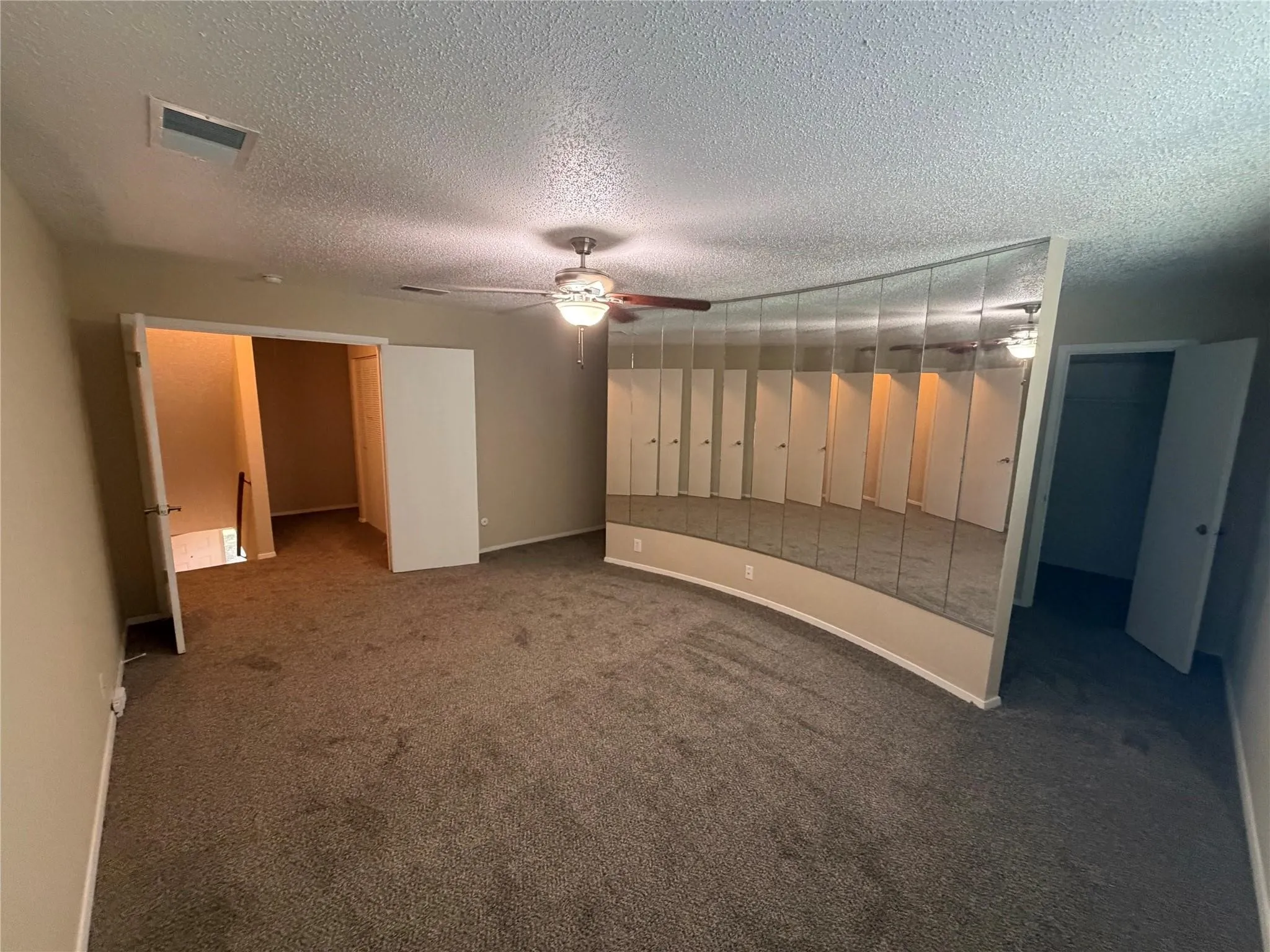 Townhouse For Sale in Tarrant County , 368 Westview Terrace, Arlington, Texas 76013, 3 Bedroom, 3 Bathroom, Garage spaces, 1,728 Sqft, built in 1968, mls#21385576, Real Estate Agent in Arlington, Homes For Sale in Tarrant county, Homes For Sale in Arlington, Realtor in Arlington Texas, Real Estate Brokerage Independent Realty Texas, Luminita Cordes Realtor