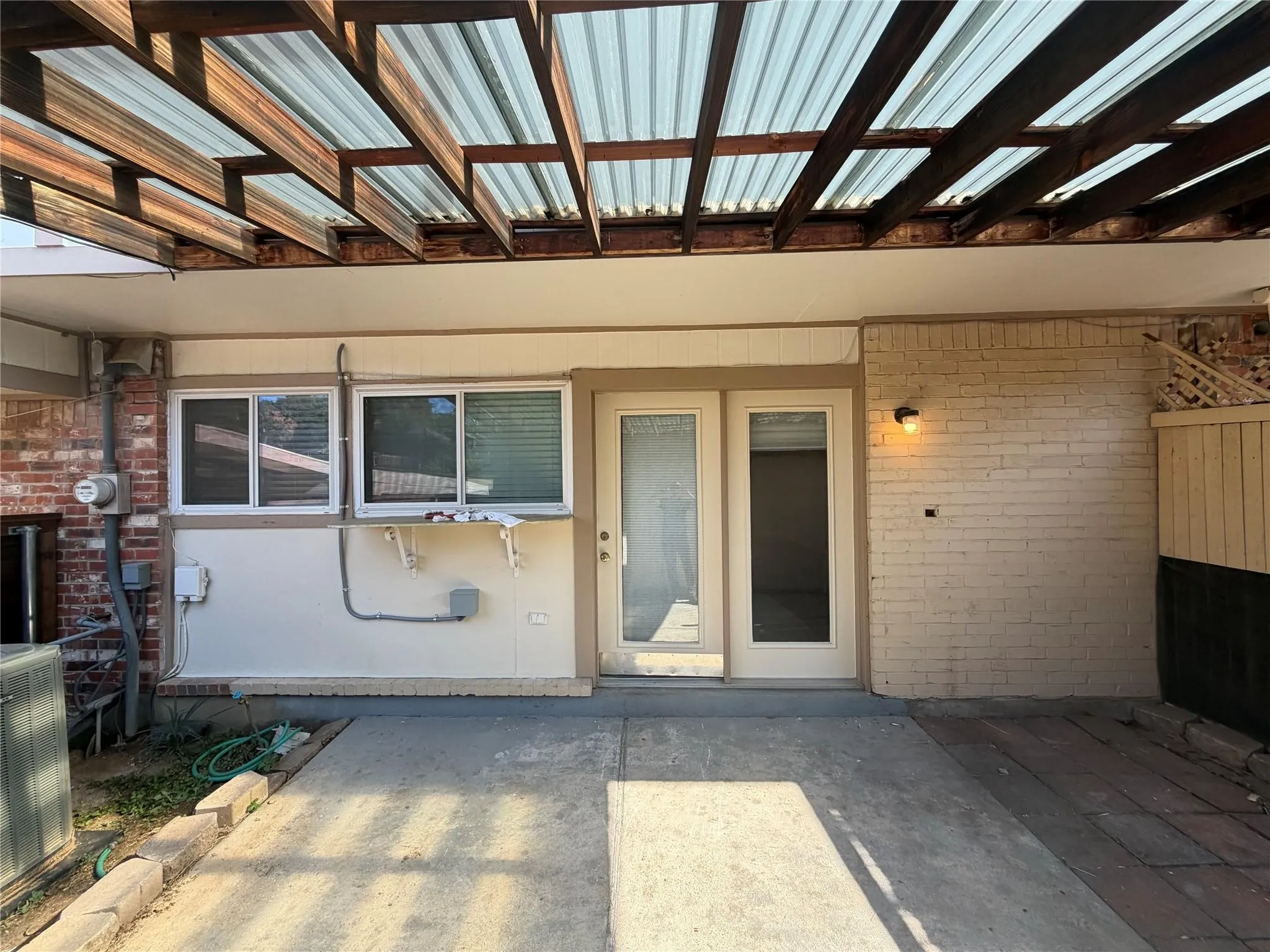 Townhouse For Sale in Tarrant County , 368 Westview Terrace, Arlington, Texas 76013, 3 Bedroom, 3 Bathroom, Garage spaces, 1,728 Sqft, built in 1968, mls#21385576, Real Estate Agent in Arlington, Homes For Sale in Tarrant county, Homes For Sale in Arlington, Realtor in Arlington Texas, Real Estate Brokerage Independent Realty Texas, Luminita Cordes Realtor