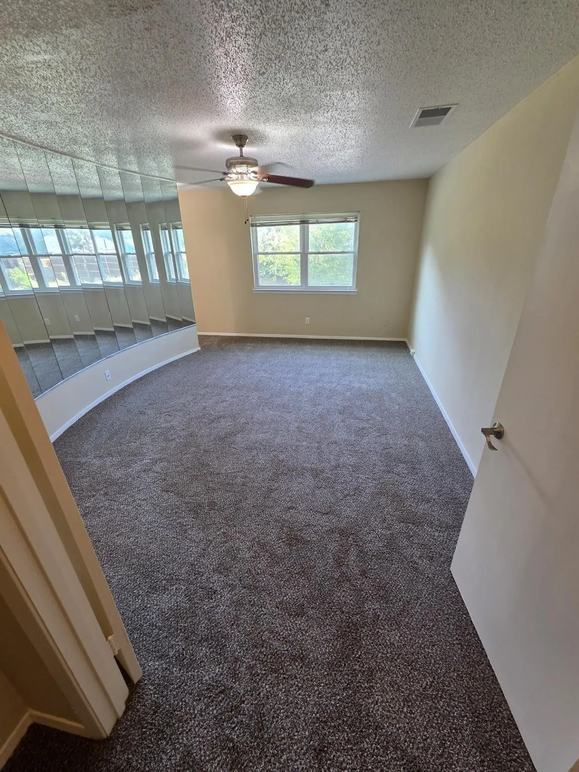 Townhouse For Sale in Tarrant County , 368 Westview Terrace, Arlington, Texas 76013, 3 Bedroom, 3 Bathroom, Garage spaces, 1,728 Sqft, built in 1968, mls#21385576, Real Estate Agent in Arlington, Homes For Sale in Tarrant county, Homes For Sale in Arlington, Realtor in Arlington Texas, Real Estate Brokerage Independent Realty Texas, Luminita Cordes Realtor