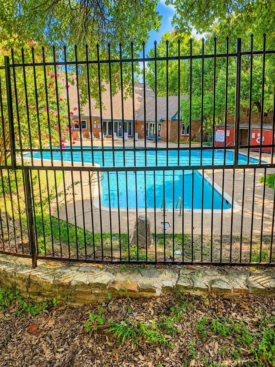 Townhouse For Sale in Tarrant County , 368 Westview Terrace, Arlington, Texas 76013, 3 Bedroom, 3 Bathroom, Garage spaces, 1,728 Sqft, built in 1968, mls#21385576, Real Estate Agent in Arlington, Homes For Sale in Tarrant county, Homes For Sale in Arlington, Realtor in Arlington Texas, Real Estate Brokerage Independent Realty Texas, Luminita Cordes Realtor