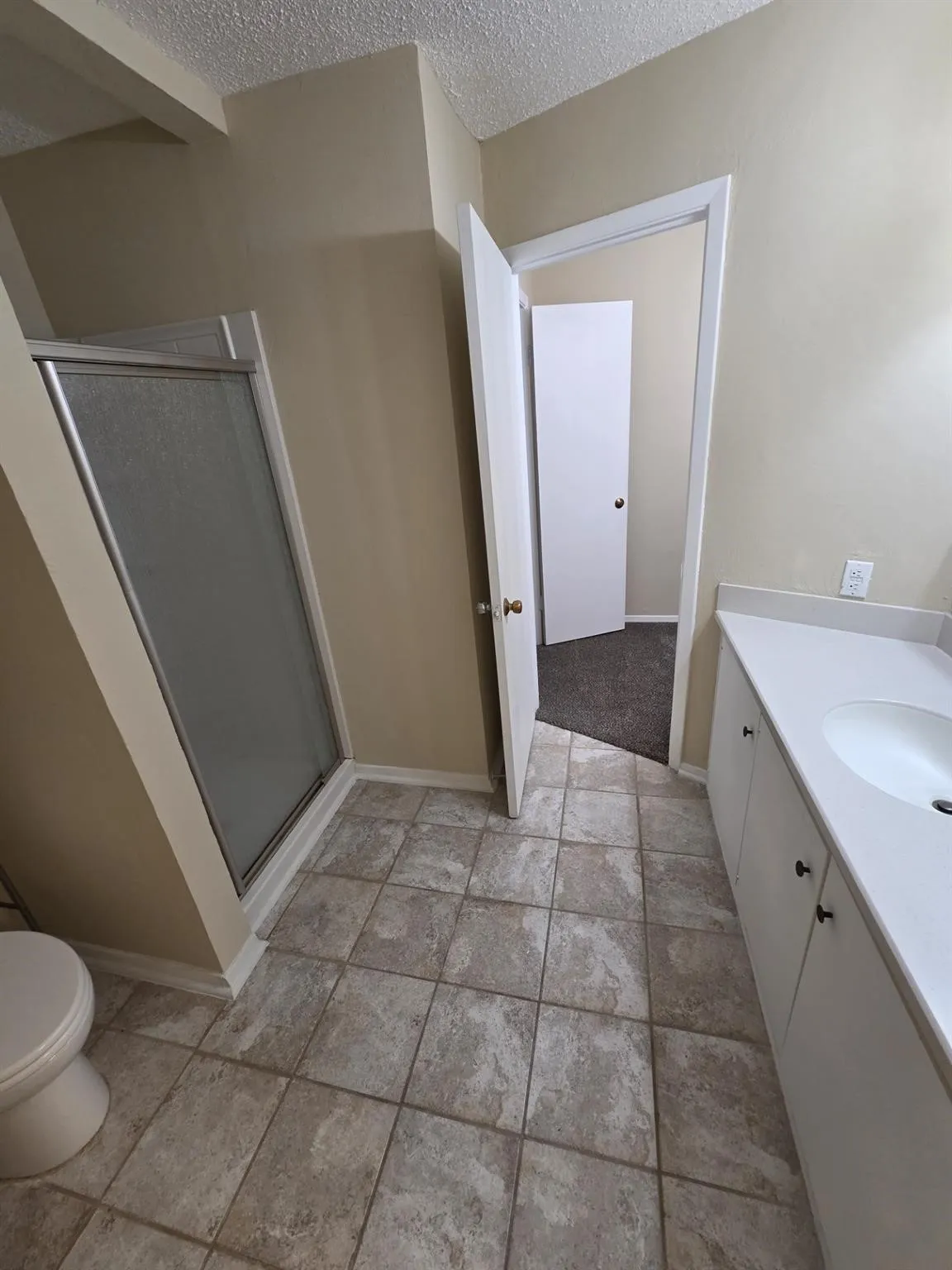 Townhouse For Sale in Tarrant County , 368 Westview Terrace, Arlington, Texas 76013, 3 Bedroom, 3 Bathroom, Garage spaces, 1,728 Sqft, built in 1968, mls#21385576, Real Estate Agent in Arlington, Homes For Sale in Tarrant county, Homes For Sale in Arlington, Realtor in Arlington Texas, Real Estate Brokerage Independent Realty Texas, Luminita Cordes Realtor
