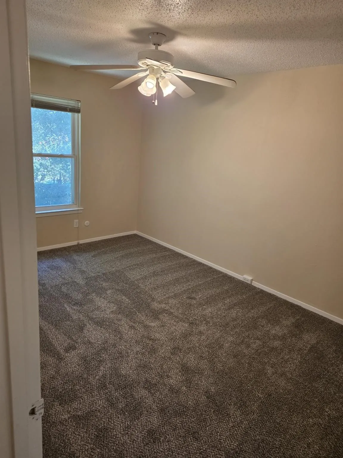 Townhouse For Sale in Tarrant County , 368 Westview Terrace, Arlington, Texas 76013, 3 Bedroom, 3 Bathroom, Garage spaces, 1,728 Sqft, built in 1968, mls#21385576, Real Estate Agent in Arlington, Homes For Sale in Tarrant county, Homes For Sale in Arlington, Realtor in Arlington Texas, Real Estate Brokerage Independent Realty Texas, Luminita Cordes Realtor