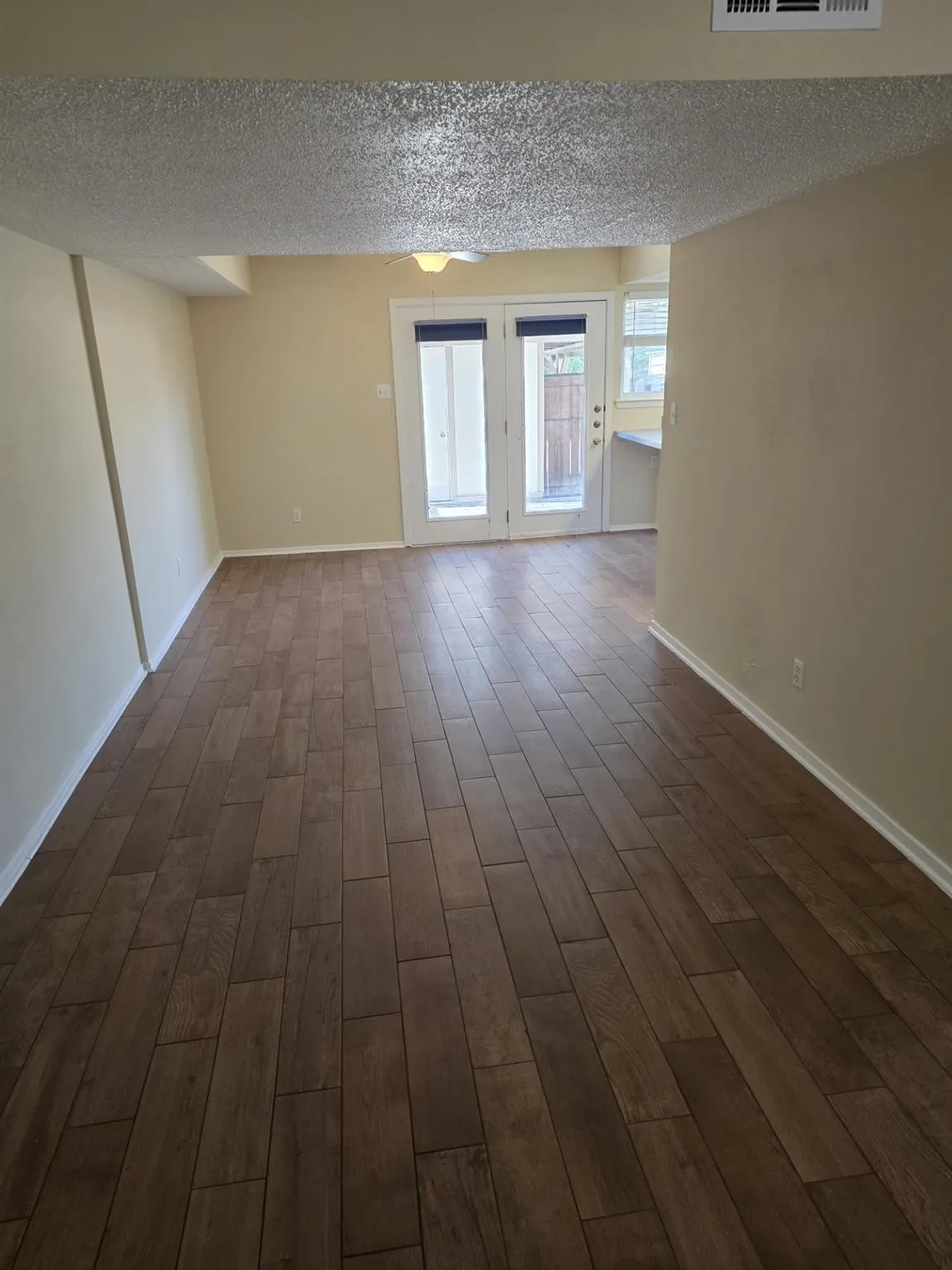 Townhouse For Sale in Tarrant County , 368 Westview Terrace, Arlington, Texas 76013, 3 Bedroom, 3 Bathroom, Garage spaces, 1,728 Sqft, built in 1968, mls#21385576, Real Estate Agent in Arlington, Homes For Sale in Tarrant county, Homes For Sale in Arlington, Realtor in Arlington Texas, Real Estate Brokerage Independent Realty Texas, Luminita Cordes Realtor