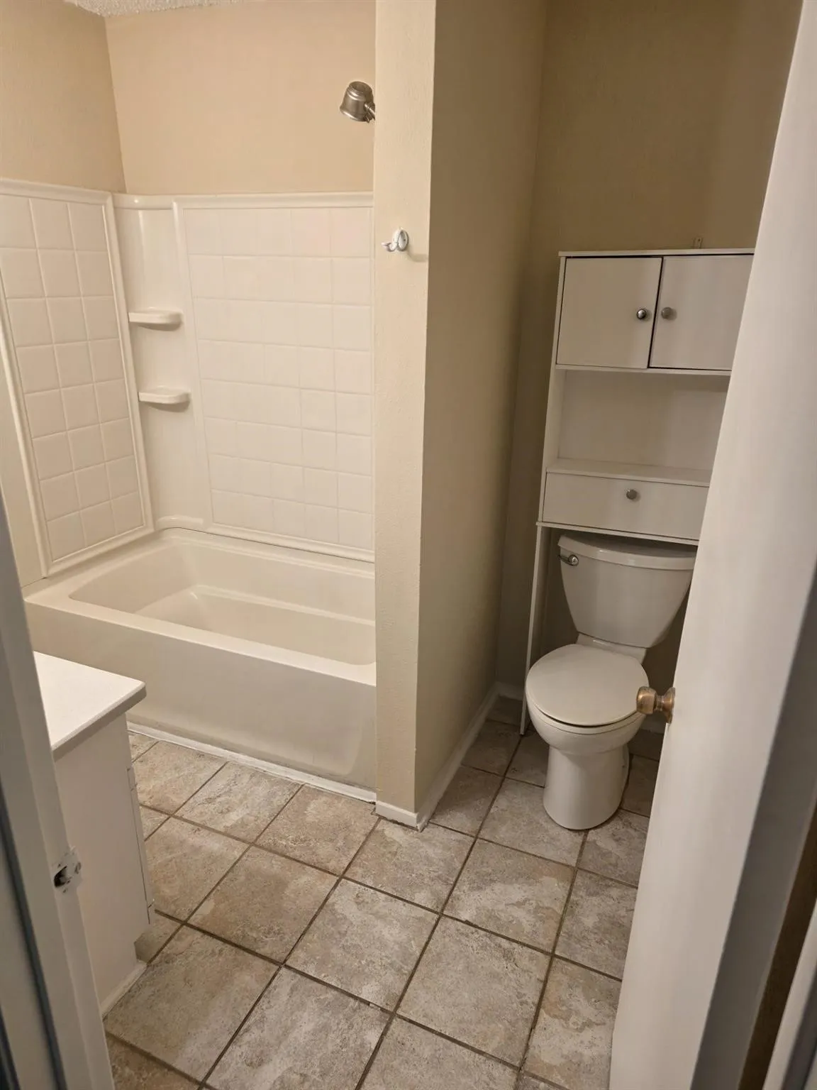 Townhouse For Sale in Tarrant County , 368 Westview Terrace, Arlington, Texas 76013, 3 Bedroom, 3 Bathroom, Garage spaces, 1,728 Sqft, built in 1968, mls#21385576, Real Estate Agent in Arlington, Homes For Sale in Tarrant county, Homes For Sale in Arlington, Realtor in Arlington Texas, Real Estate Brokerage Independent Realty Texas, Luminita Cordes Realtor