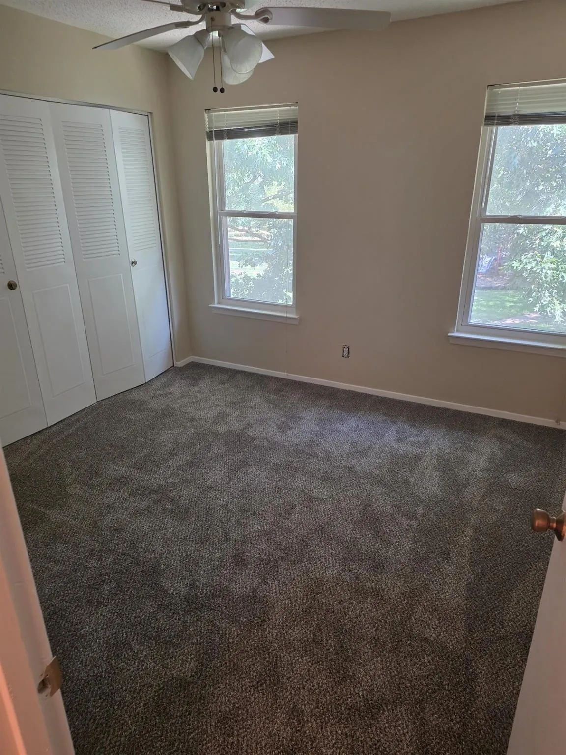 Townhouse For Sale in Tarrant County , 368 Westview Terrace, Arlington, Texas 76013, 3 Bedroom, 3 Bathroom, Garage spaces, 1,728 Sqft, built in 1968, mls#21385576, Real Estate Agent in Arlington, Homes For Sale in Tarrant county, Homes For Sale in Arlington, Realtor in Arlington Texas, Real Estate Brokerage Independent Realty Texas, Luminita Cordes Realtor