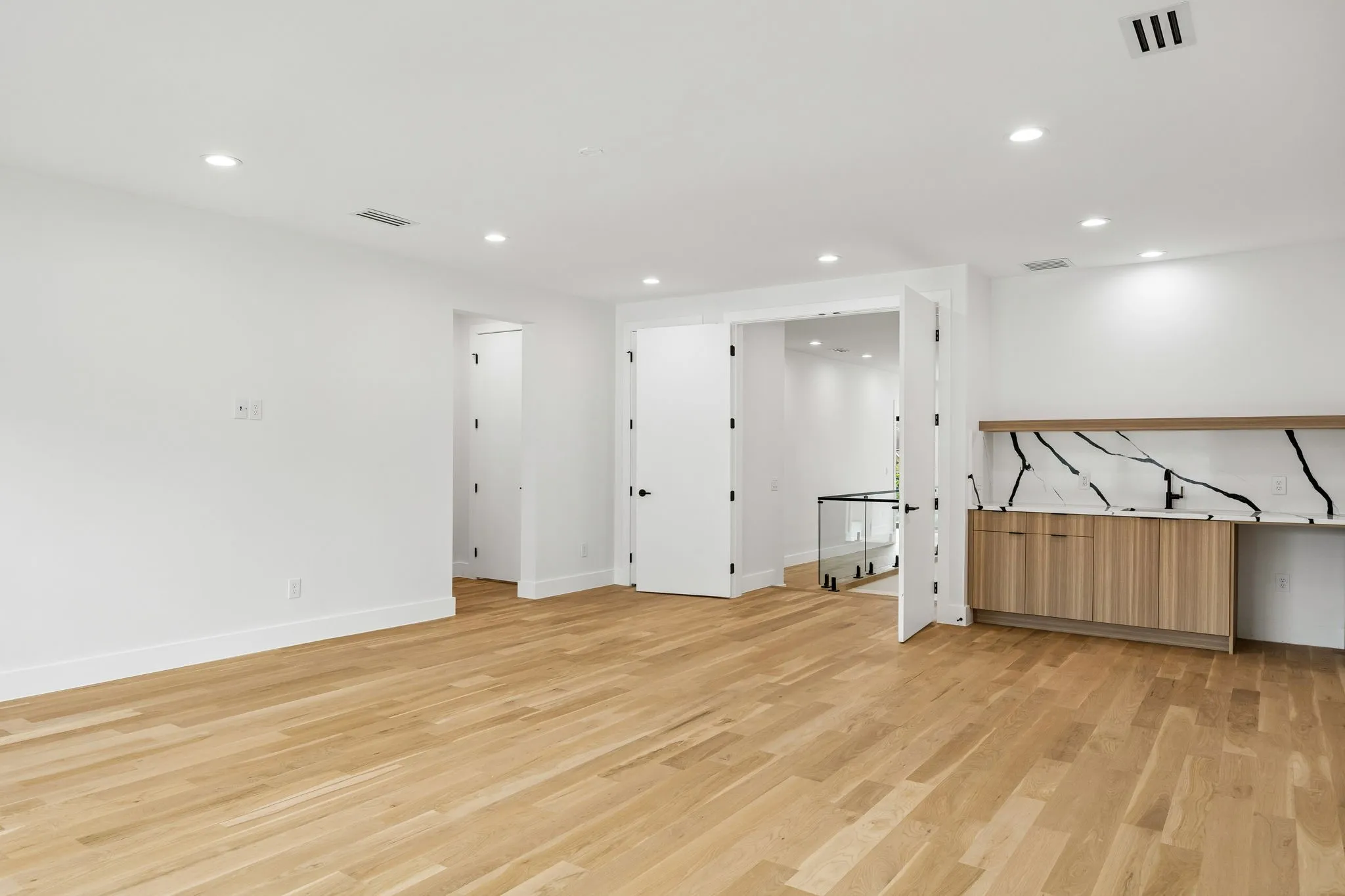 Single Family Residence For Rent in Dallas County , 6231 Mccommas Boulevard, Dallas, Texas 75214, 5 Bedroom, 6 Bathroom, 2 Garage spaces, 5,057 Sqft, built in 2025, mls#21390309, Real Estate Agent in Dallas, Homes For Rent in Dallas county, Homes For Rent in Dallas, Realtor in Dallas Texas, Real Estate Brokerage Independent Realty Texas, Luminita Cordes Realtor