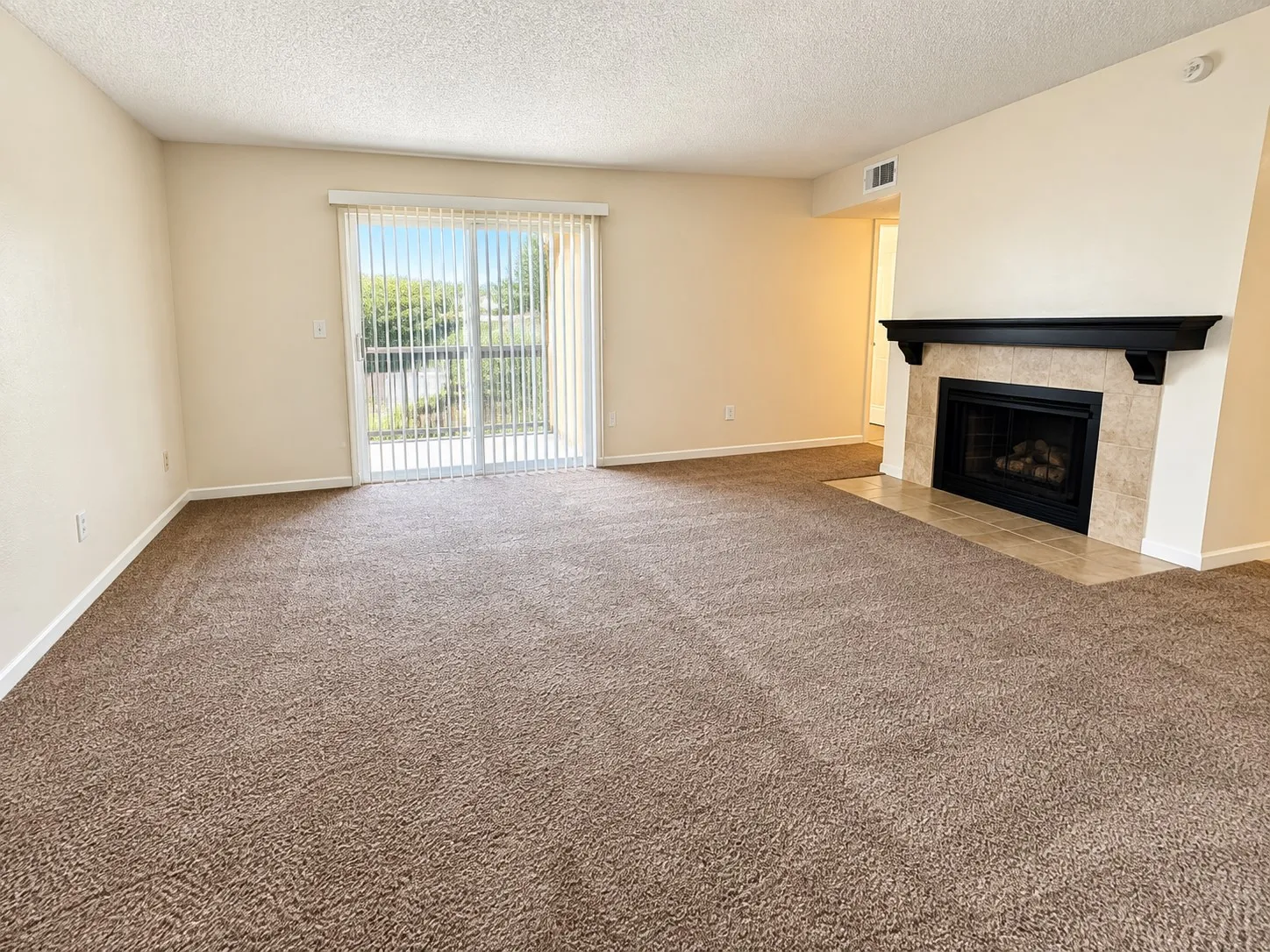 Condominium For Rent in Dallas County , 12484 Abrams Road 2326, Dallas, Texas 75243, 2 Bedroom, 2 Bathroom, Garage spaces, 998 Sqft, built in 1982, mls#21390297, Real Estate Agent in Dallas, Homes For Rent in Dallas county, Homes For Rent in Dallas, Realtor in Dallas Texas, Real Estate Brokerage Independent Realty Texas, Luminita Cordes Realtor