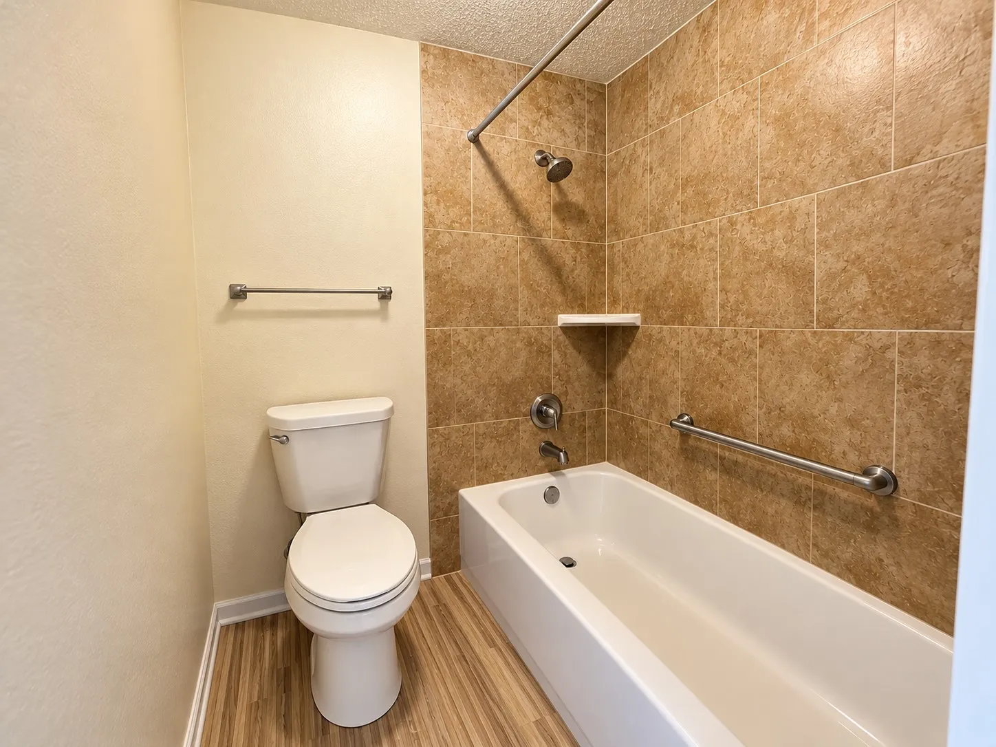 Condominium For Rent in Dallas County , 12484 Abrams Road 2326, Dallas, Texas 75243, 2 Bedroom, 2 Bathroom, Garage spaces, 998 Sqft, built in 1982, mls#21390297, Real Estate Agent in Dallas, Homes For Rent in Dallas county, Homes For Rent in Dallas, Realtor in Dallas Texas, Real Estate Brokerage Independent Realty Texas, Luminita Cordes Realtor