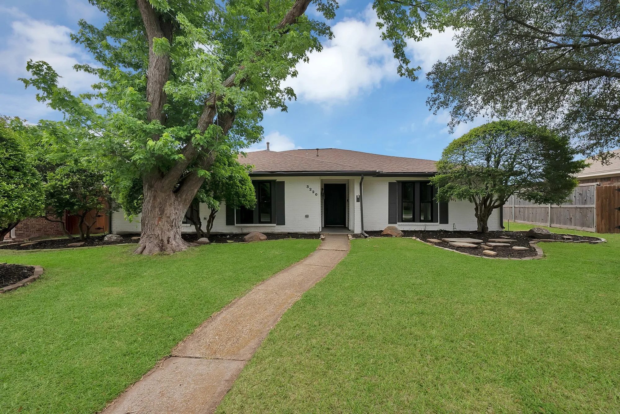 Single Family Residence For Rent in Collin County , 3220 Steven Drive, Plano, Texas 75023, 4 Bedroom, 2 Bathroom, 2 Garage spaces, 2,787 Sqft, built in 1979, mls#21389576, Real Estate Agent in Plano, Homes For Rent in Collin county, Homes For Rent in Plano, Realtor in Plano Texas, Real Estate Brokerage Independent Realty Texas, Luminita Cordes Realtor