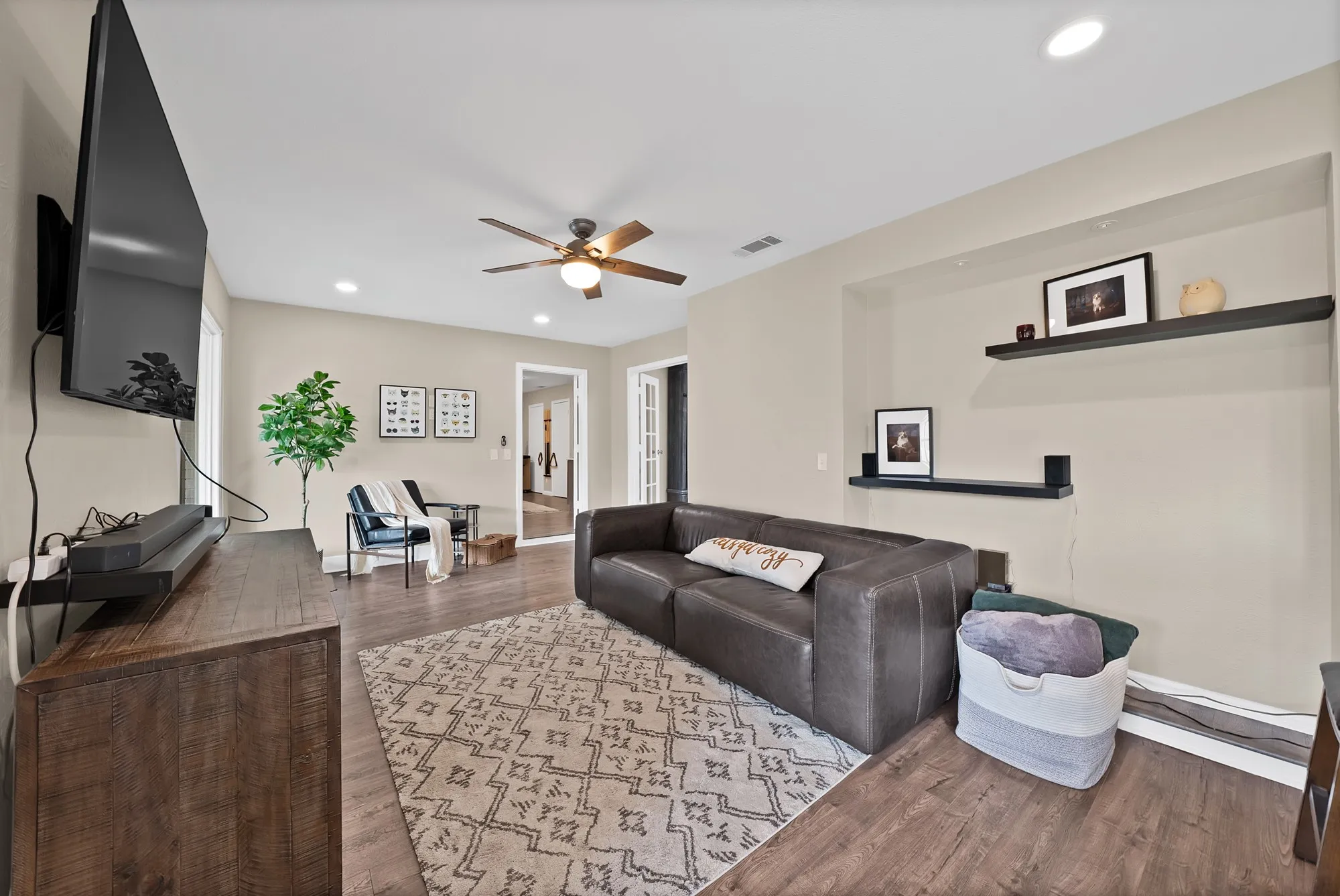 Single Family Residence For Rent in Collin County , 3220 Steven Drive, Plano, Texas 75023, 4 Bedroom, 2 Bathroom, 2 Garage spaces, 2,787 Sqft, built in 1979, mls#21389576, Real Estate Agent in Plano, Homes For Rent in Collin county, Homes For Rent in Plano, Realtor in Plano Texas, Real Estate Brokerage Independent Realty Texas, Luminita Cordes Realtor