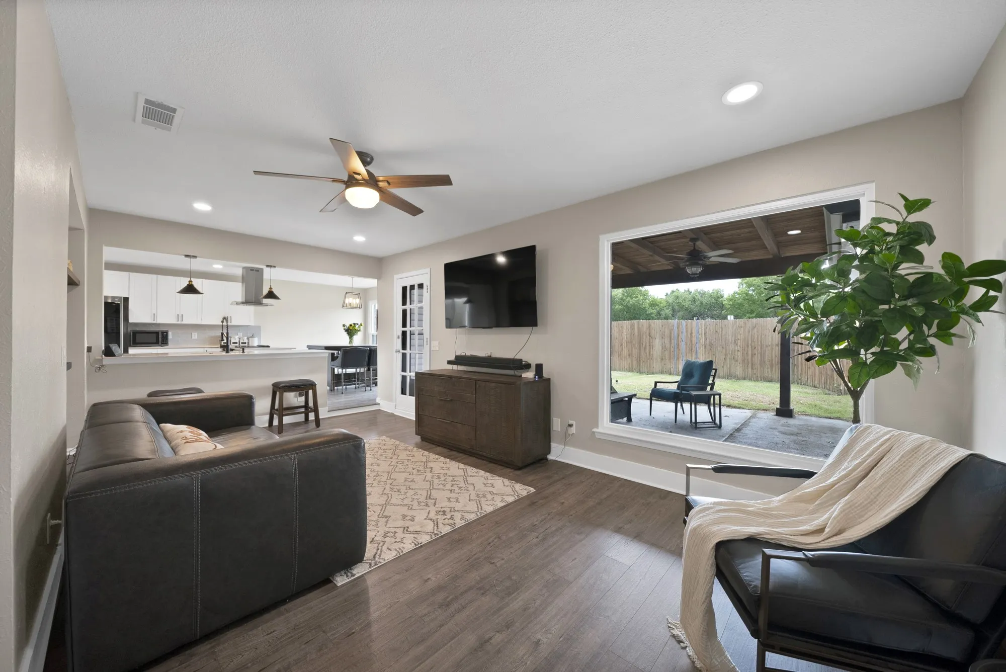 Single Family Residence For Rent in Collin County , 3220 Steven Drive, Plano, Texas 75023, 4 Bedroom, 2 Bathroom, 2 Garage spaces, 2,787 Sqft, built in 1979, mls#21389576, Real Estate Agent in Plano, Homes For Rent in Collin county, Homes For Rent in Plano, Realtor in Plano Texas, Real Estate Brokerage Independent Realty Texas, Luminita Cordes Realtor