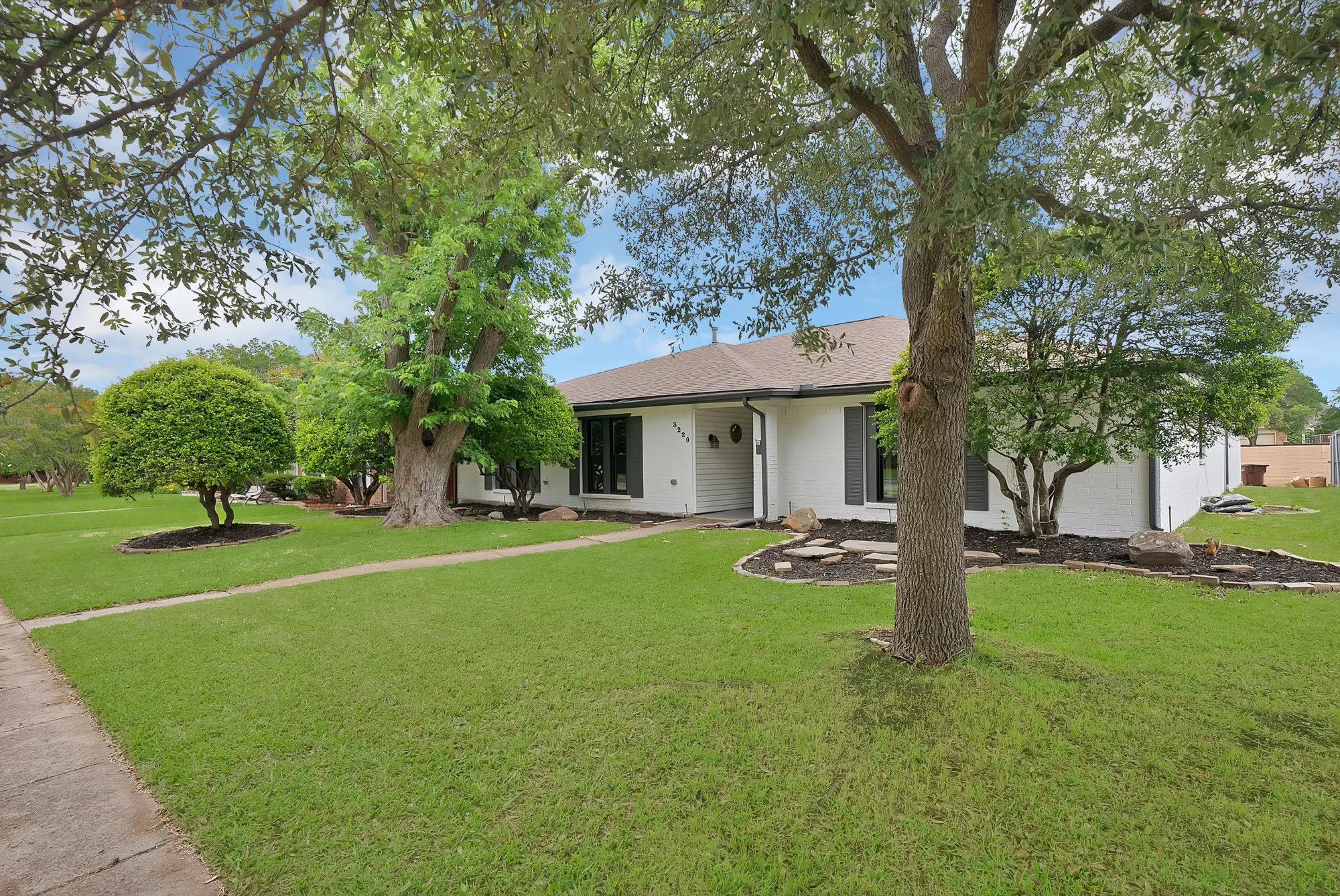 Single Family Residence For Rent in Collin County , 3220 Steven Drive, Plano, Texas 75023, 4 Bedroom, 2 Bathroom, 2 Garage spaces, 2,787 Sqft, built in 1979, mls#21389576, Real Estate Agent in Plano, Homes For Rent in Collin county, Homes For Rent in Plano, Realtor in Plano Texas, Real Estate Brokerage Independent Realty Texas, Luminita Cordes Realtor
