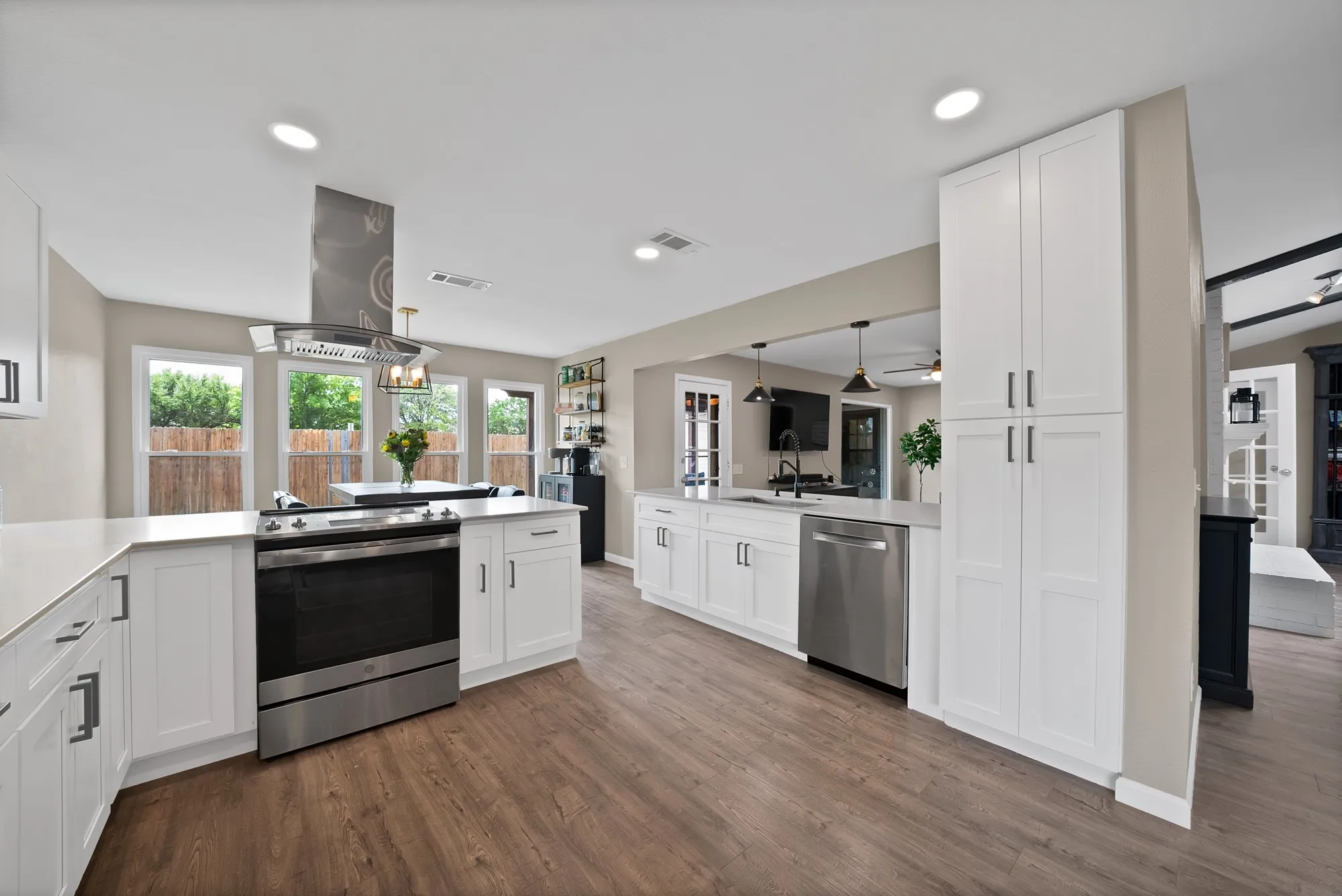 Single Family Residence For Rent in Collin County , 3220 Steven Drive, Plano, Texas 75023, 4 Bedroom, 2 Bathroom, 2 Garage spaces, 2,787 Sqft, built in 1979, mls#21389576, Real Estate Agent in Plano, Homes For Rent in Collin county, Homes For Rent in Plano, Realtor in Plano Texas, Real Estate Brokerage Independent Realty Texas, Luminita Cordes Realtor
