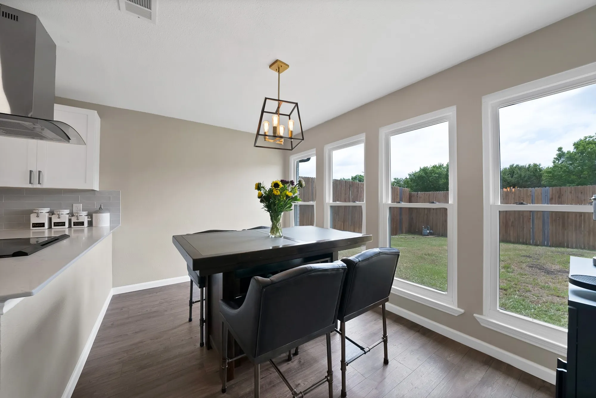 Single Family Residence For Rent in Collin County , 3220 Steven Drive, Plano, Texas 75023, 4 Bedroom, 2 Bathroom, 2 Garage spaces, 2,787 Sqft, built in 1979, mls#21389576, Real Estate Agent in Plano, Homes For Rent in Collin county, Homes For Rent in Plano, Realtor in Plano Texas, Real Estate Brokerage Independent Realty Texas, Luminita Cordes Realtor