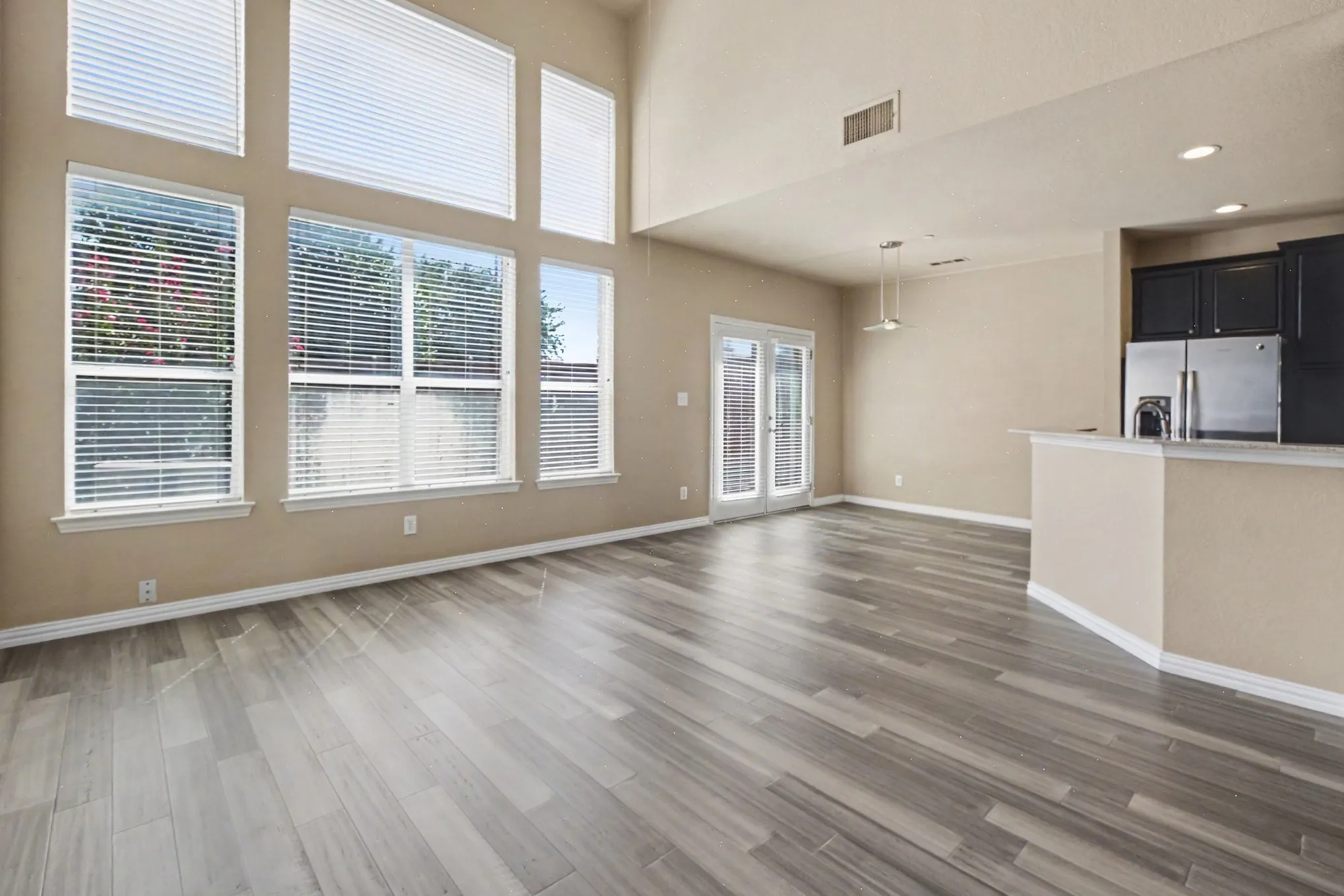 Townhouse For Sale in Collin County , 932 Avondale Lane, Plano, Texas 75025, 2 Bedroom, 3 Bathroom, 2 Garage spaces, 1,602 Sqft, built in 1999, mls#21387431, Real Estate Agent in Plano, Homes For Sale in Collin county, Homes For Sale in Plano, Realtor in Plano Texas, Real Estate Brokerage Independent Realty Texas, Luminita Cordes Realtor