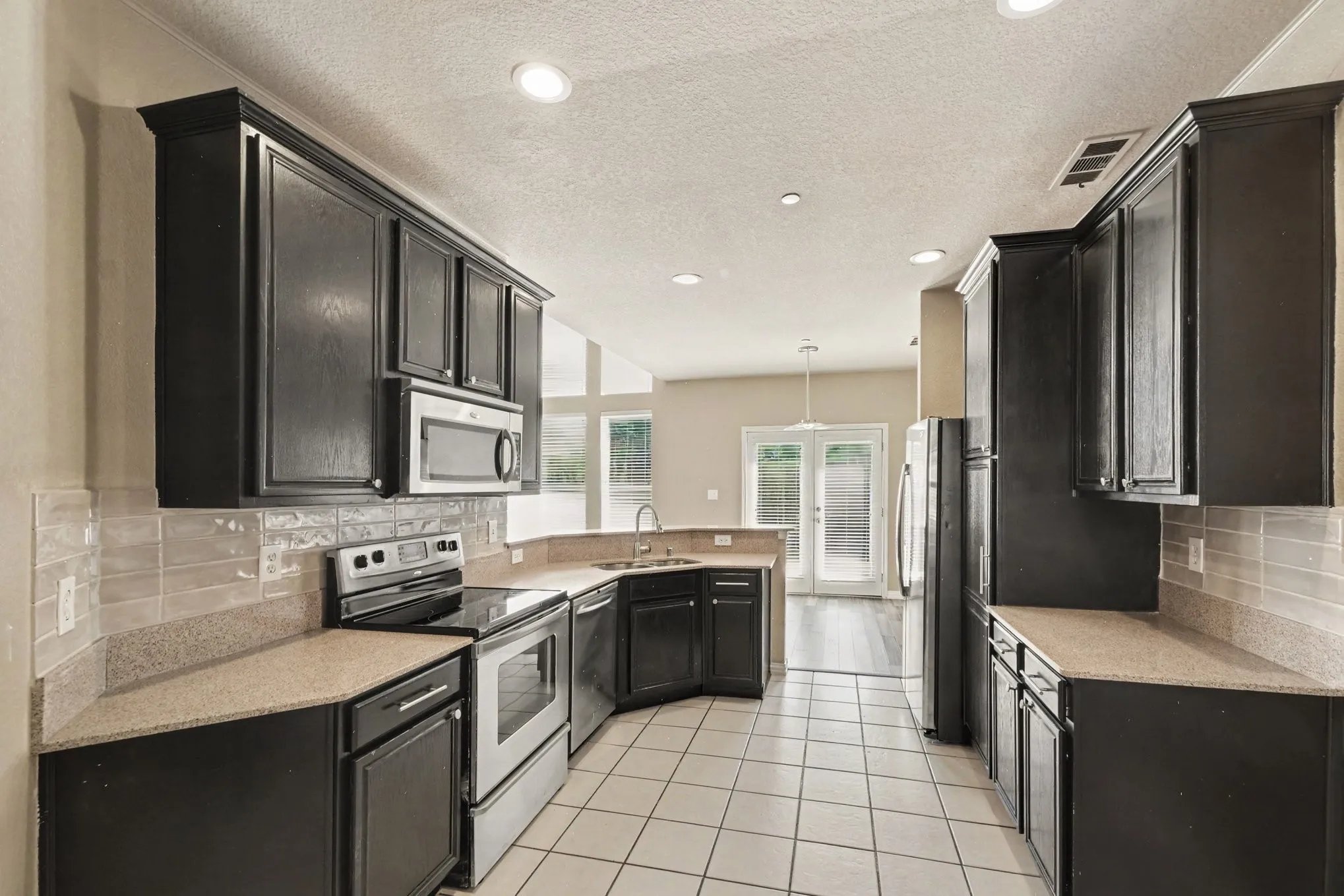 Townhouse For Sale in Collin County , 932 Avondale Lane, Plano, Texas 75025, 2 Bedroom, 3 Bathroom, 2 Garage spaces, 1,602 Sqft, built in 1999, mls#21387431, Real Estate Agent in Plano, Homes For Sale in Collin county, Homes For Sale in Plano, Realtor in Plano Texas, Real Estate Brokerage Independent Realty Texas, Luminita Cordes Realtor