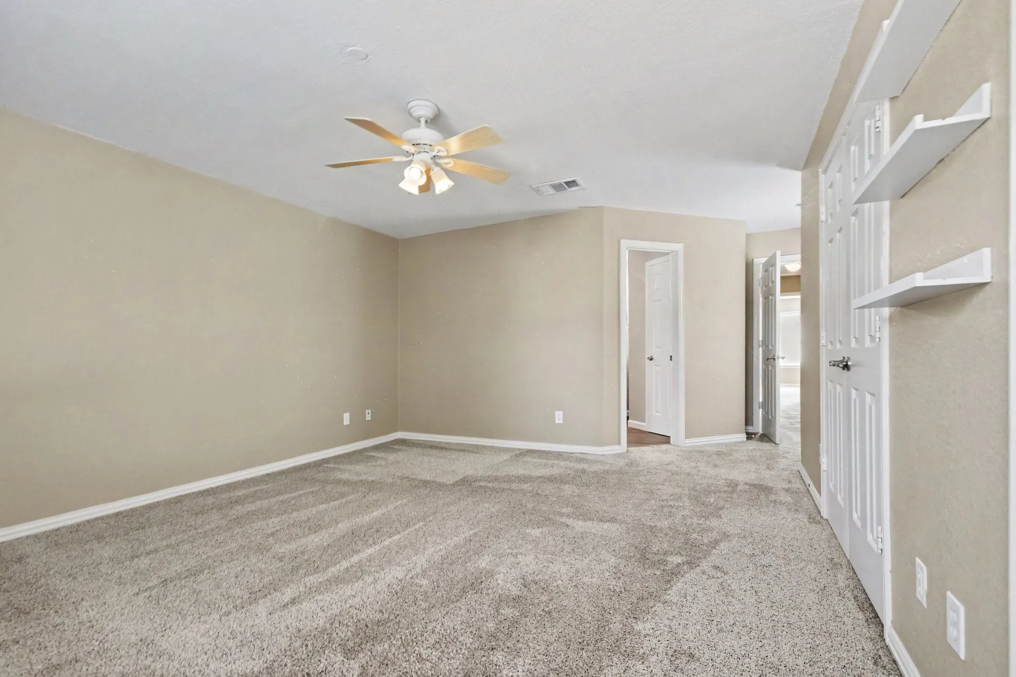 Townhouse For Sale in Collin County , 932 Avondale Lane, Plano, Texas 75025, 2 Bedroom, 3 Bathroom, 2 Garage spaces, 1,602 Sqft, built in 1999, mls#21387431, Real Estate Agent in Plano, Homes For Sale in Collin county, Homes For Sale in Plano, Realtor in Plano Texas, Real Estate Brokerage Independent Realty Texas, Luminita Cordes Realtor