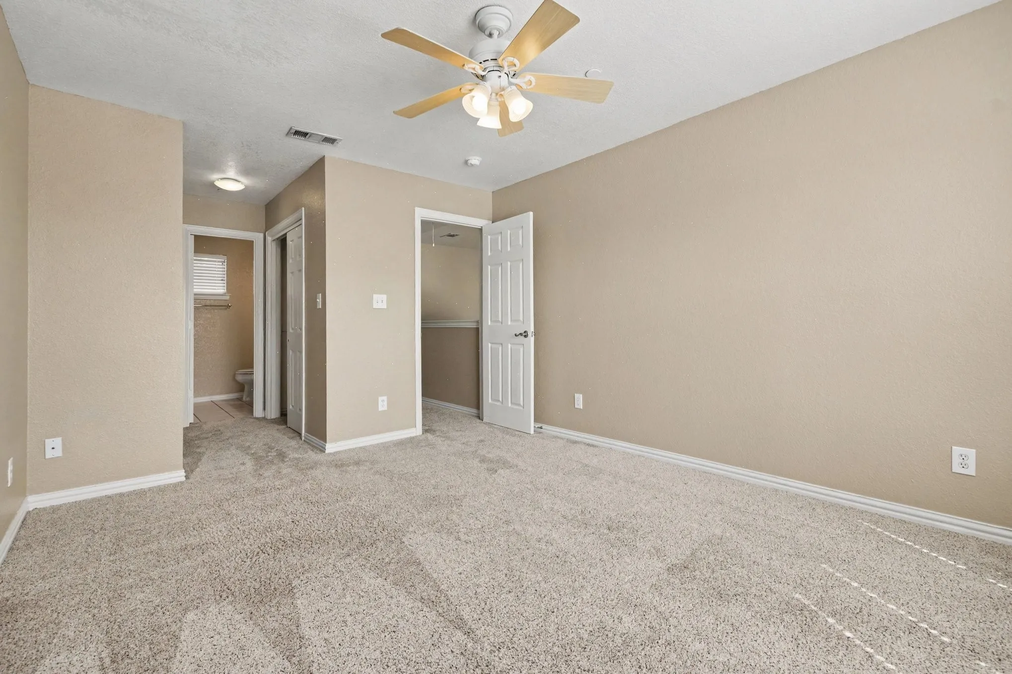 Townhouse For Sale in Collin County , 932 Avondale Lane, Plano, Texas 75025, 2 Bedroom, 3 Bathroom, 2 Garage spaces, 1,602 Sqft, built in 1999, mls#21387431, Real Estate Agent in Plano, Homes For Sale in Collin county, Homes For Sale in Plano, Realtor in Plano Texas, Real Estate Brokerage Independent Realty Texas, Luminita Cordes Realtor