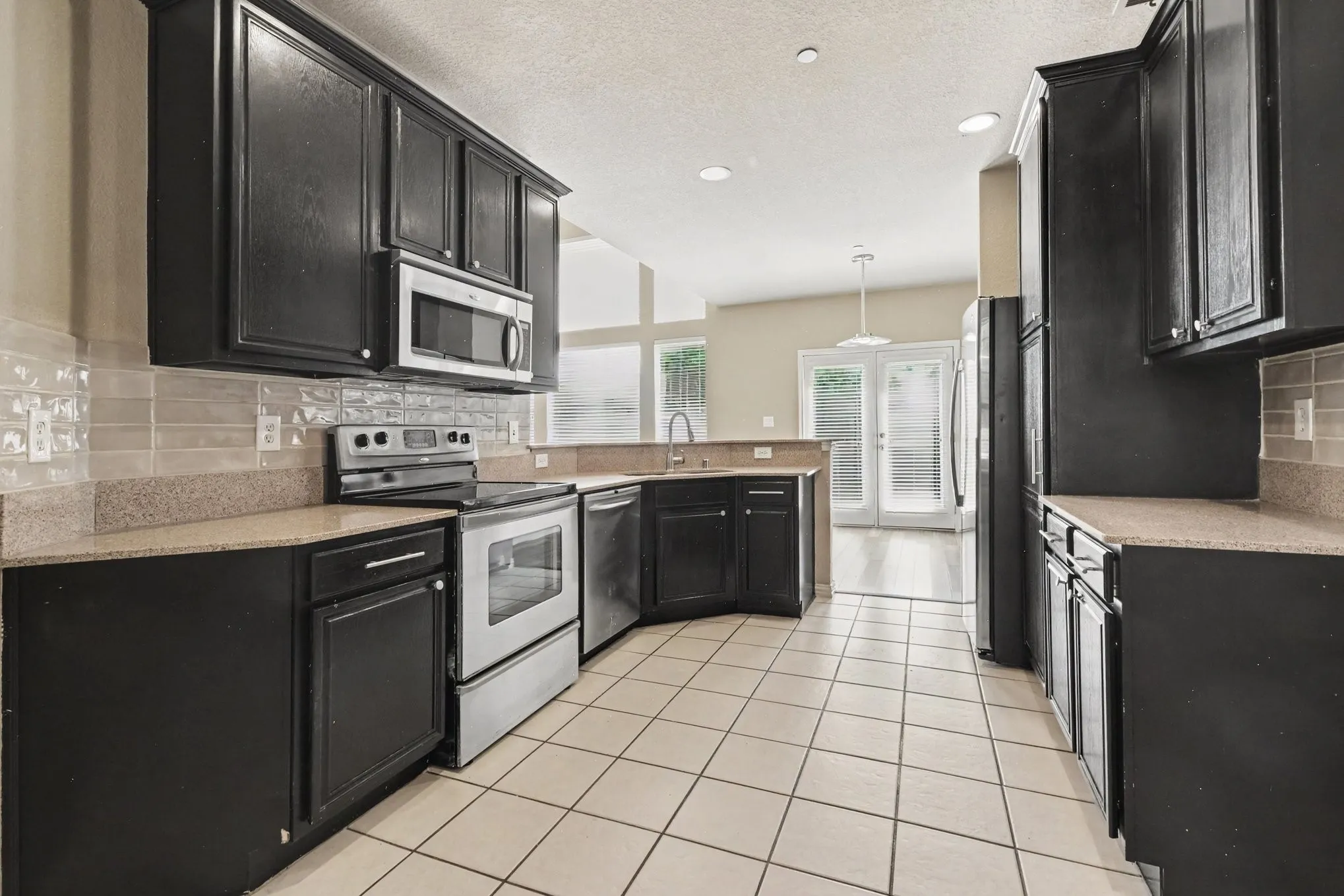 Townhouse For Sale in Collin County , 932 Avondale Lane, Plano, Texas 75025, 2 Bedroom, 3 Bathroom, 2 Garage spaces, 1,602 Sqft, built in 1999, mls#21387431, Real Estate Agent in Plano, Homes For Sale in Collin county, Homes For Sale in Plano, Realtor in Plano Texas, Real Estate Brokerage Independent Realty Texas, Luminita Cordes Realtor