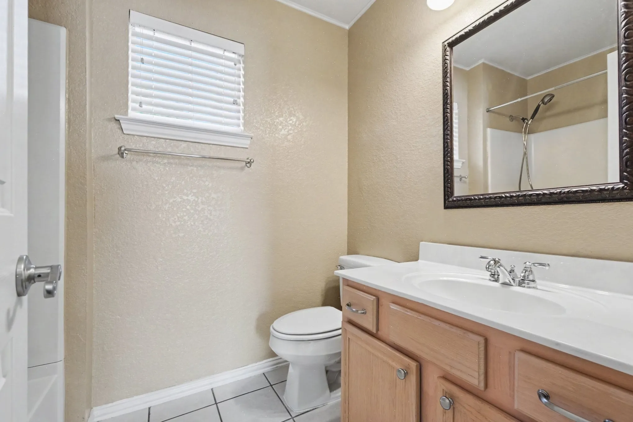 Townhouse For Sale in Collin County , 932 Avondale Lane, Plano, Texas 75025, 2 Bedroom, 3 Bathroom, 2 Garage spaces, 1,602 Sqft, built in 1999, mls#21387431, Real Estate Agent in Plano, Homes For Sale in Collin county, Homes For Sale in Plano, Realtor in Plano Texas, Real Estate Brokerage Independent Realty Texas, Luminita Cordes Realtor