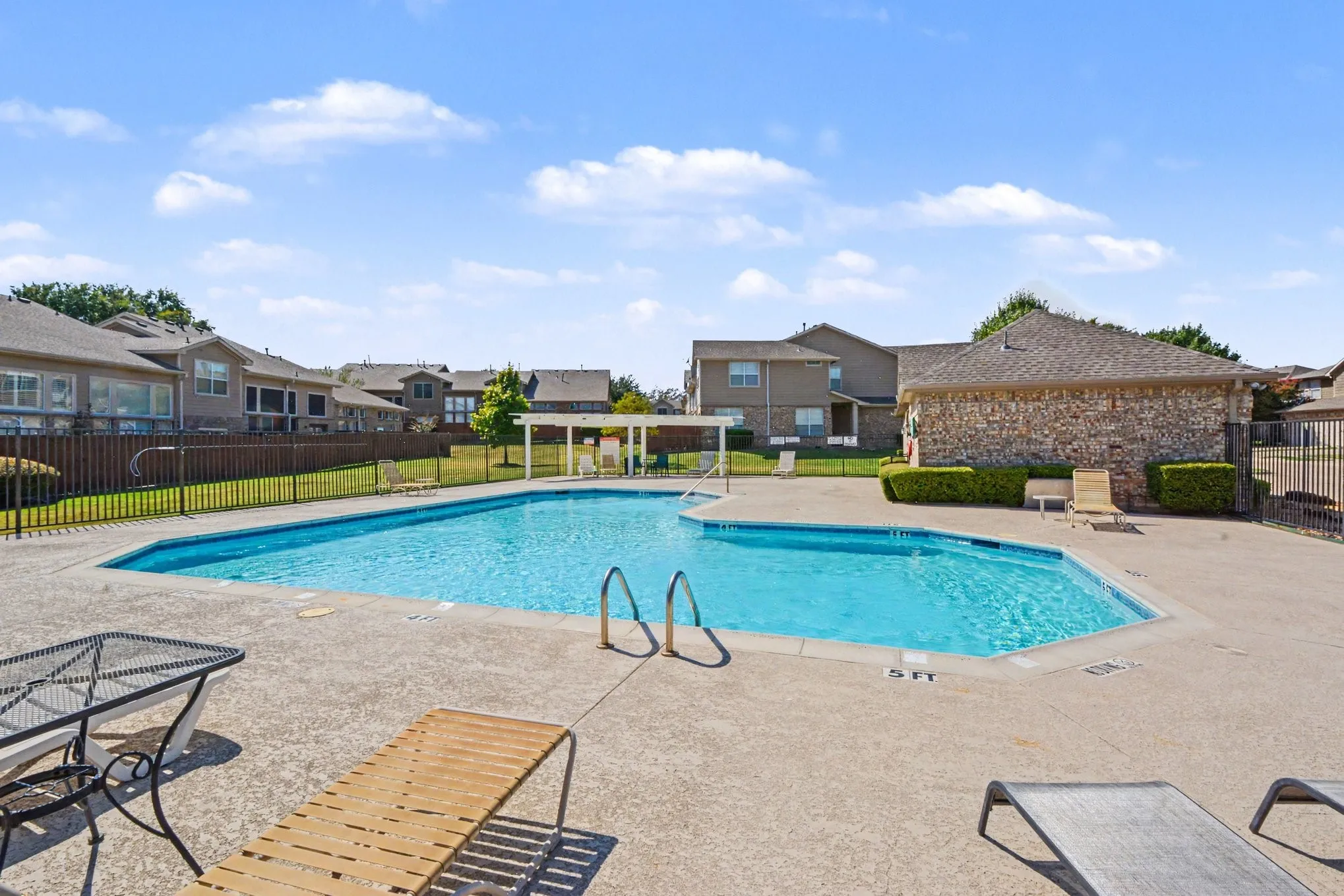 Townhouse For Sale in Collin County , 932 Avondale Lane, Plano, Texas 75025, 2 Bedroom, 3 Bathroom, 2 Garage spaces, 1,602 Sqft, built in 1999, mls#21387431, Real Estate Agent in Plano, Homes For Sale in Collin county, Homes For Sale in Plano, Realtor in Plano Texas, Real Estate Brokerage Independent Realty Texas, Luminita Cordes Realtor