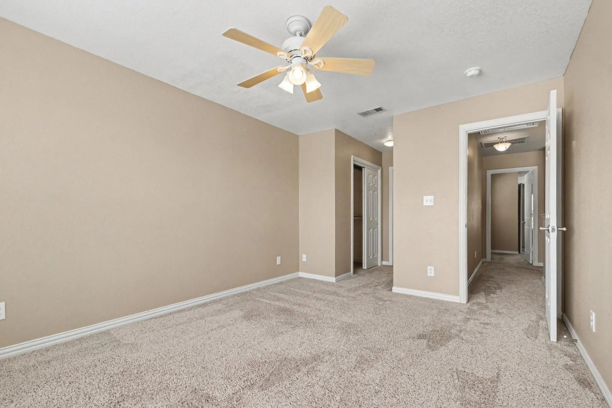 Townhouse For Sale in Collin County , 932 Avondale Lane, Plano, Texas 75025, 2 Bedroom, 3 Bathroom, 2 Garage spaces, 1,602 Sqft, built in 1999, mls#21387431, Real Estate Agent in Plano, Homes For Sale in Collin county, Homes For Sale in Plano, Realtor in Plano Texas, Real Estate Brokerage Independent Realty Texas, Luminita Cordes Realtor