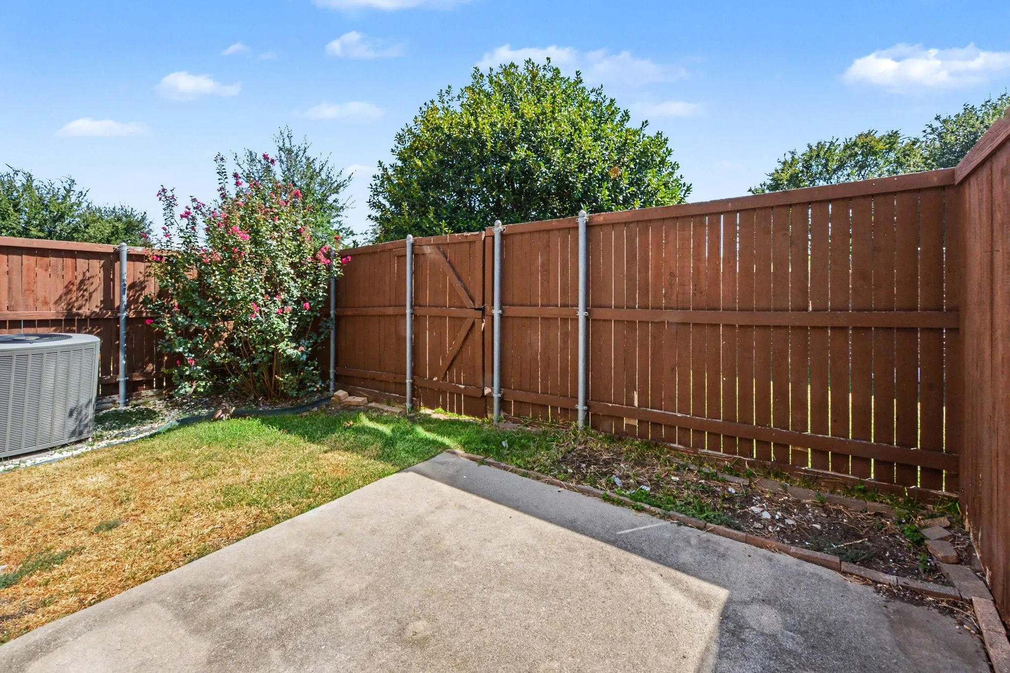 Townhouse For Sale in Collin County , 932 Avondale Lane, Plano, Texas 75025, 2 Bedroom, 3 Bathroom, 2 Garage spaces, 1,602 Sqft, built in 1999, mls#21387431, Real Estate Agent in Plano, Homes For Sale in Collin county, Homes For Sale in Plano, Realtor in Plano Texas, Real Estate Brokerage Independent Realty Texas, Luminita Cordes Realtor