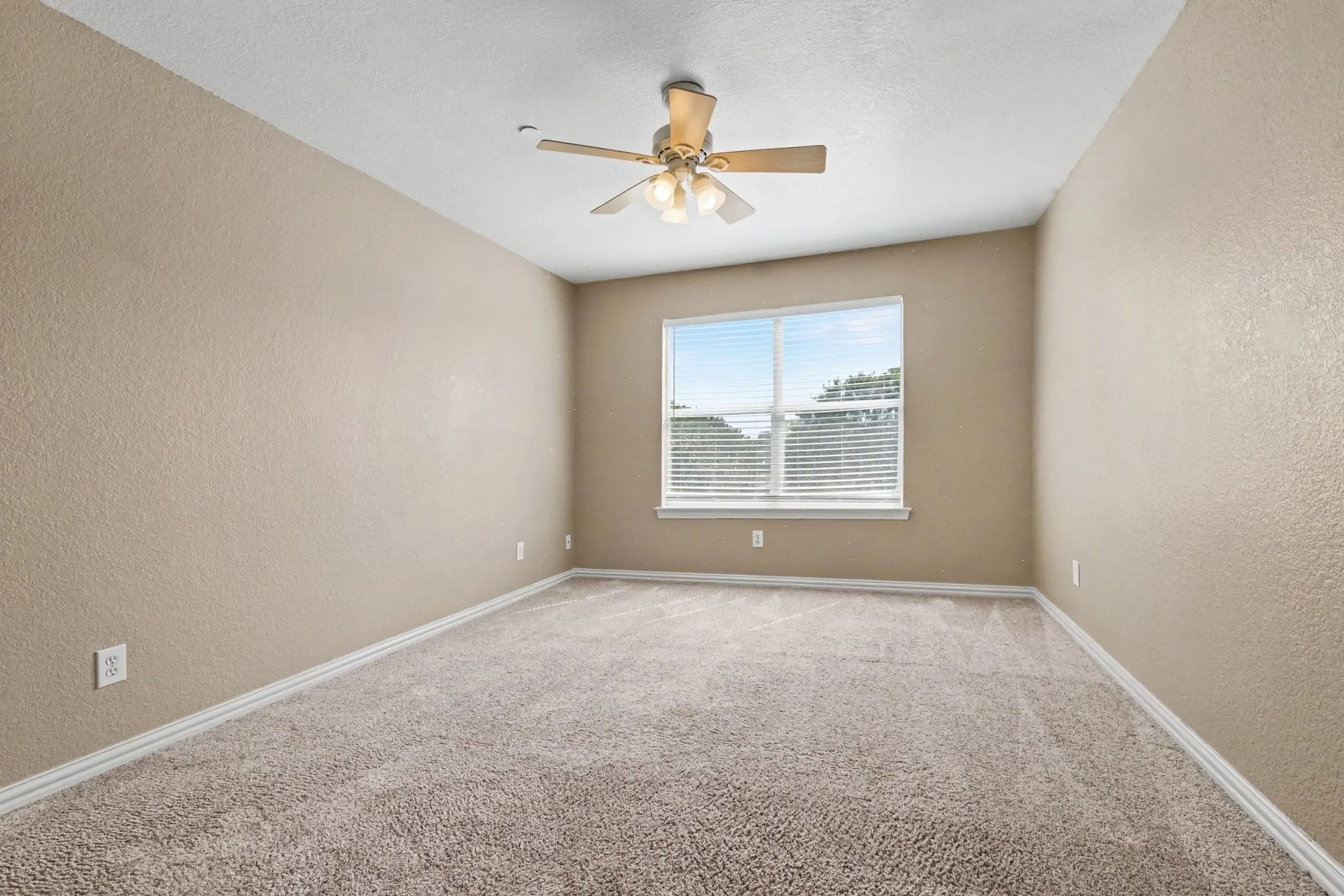 Townhouse For Sale in Collin County , 932 Avondale Lane, Plano, Texas 75025, 2 Bedroom, 3 Bathroom, 2 Garage spaces, 1,602 Sqft, built in 1999, mls#21387431, Real Estate Agent in Plano, Homes For Sale in Collin county, Homes For Sale in Plano, Realtor in Plano Texas, Real Estate Brokerage Independent Realty Texas, Luminita Cordes Realtor