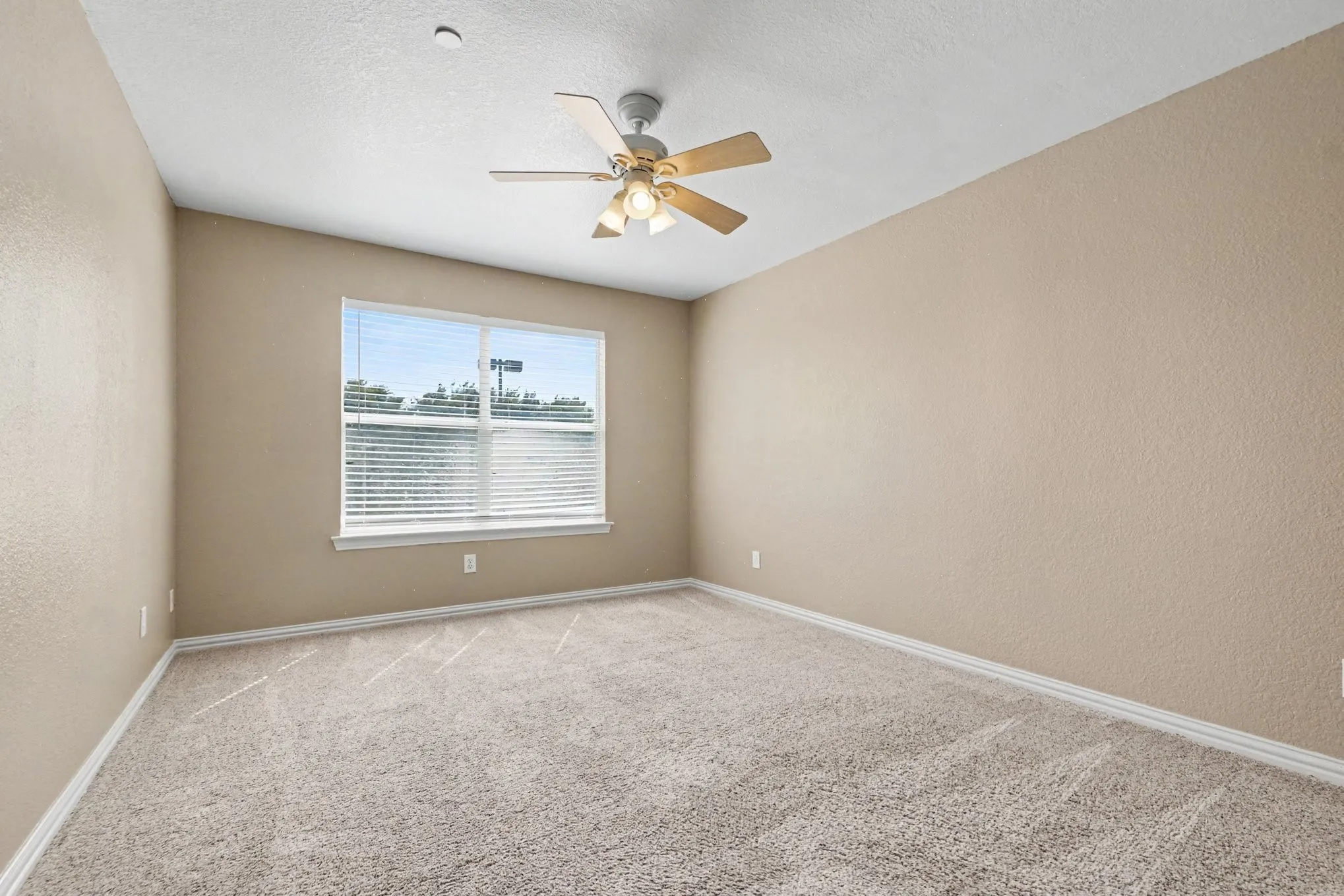 Townhouse For Sale in Collin County , 932 Avondale Lane, Plano, Texas 75025, 2 Bedroom, 3 Bathroom, 2 Garage spaces, 1,602 Sqft, built in 1999, mls#21387431, Real Estate Agent in Plano, Homes For Sale in Collin county, Homes For Sale in Plano, Realtor in Plano Texas, Real Estate Brokerage Independent Realty Texas, Luminita Cordes Realtor