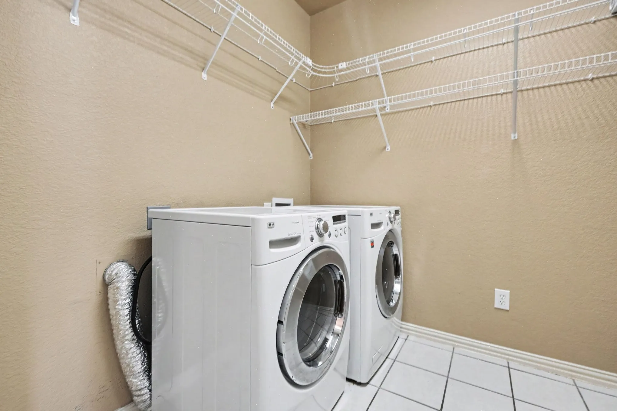 Townhouse For Sale in Collin County , 932 Avondale Lane, Plano, Texas 75025, 2 Bedroom, 3 Bathroom, 2 Garage spaces, 1,602 Sqft, built in 1999, mls#21387431, Real Estate Agent in Plano, Homes For Sale in Collin county, Homes For Sale in Plano, Realtor in Plano Texas, Real Estate Brokerage Independent Realty Texas, Luminita Cordes Realtor
