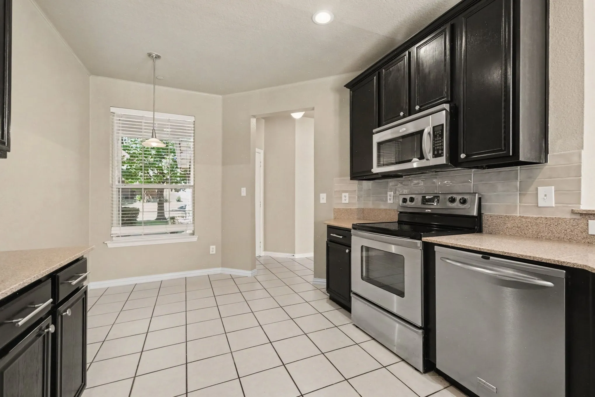 Townhouse For Sale in Collin County , 932 Avondale Lane, Plano, Texas 75025, 2 Bedroom, 3 Bathroom, 2 Garage spaces, 1,602 Sqft, built in 1999, mls#21387431, Real Estate Agent in Plano, Homes For Sale in Collin county, Homes For Sale in Plano, Realtor in Plano Texas, Real Estate Brokerage Independent Realty Texas, Luminita Cordes Realtor