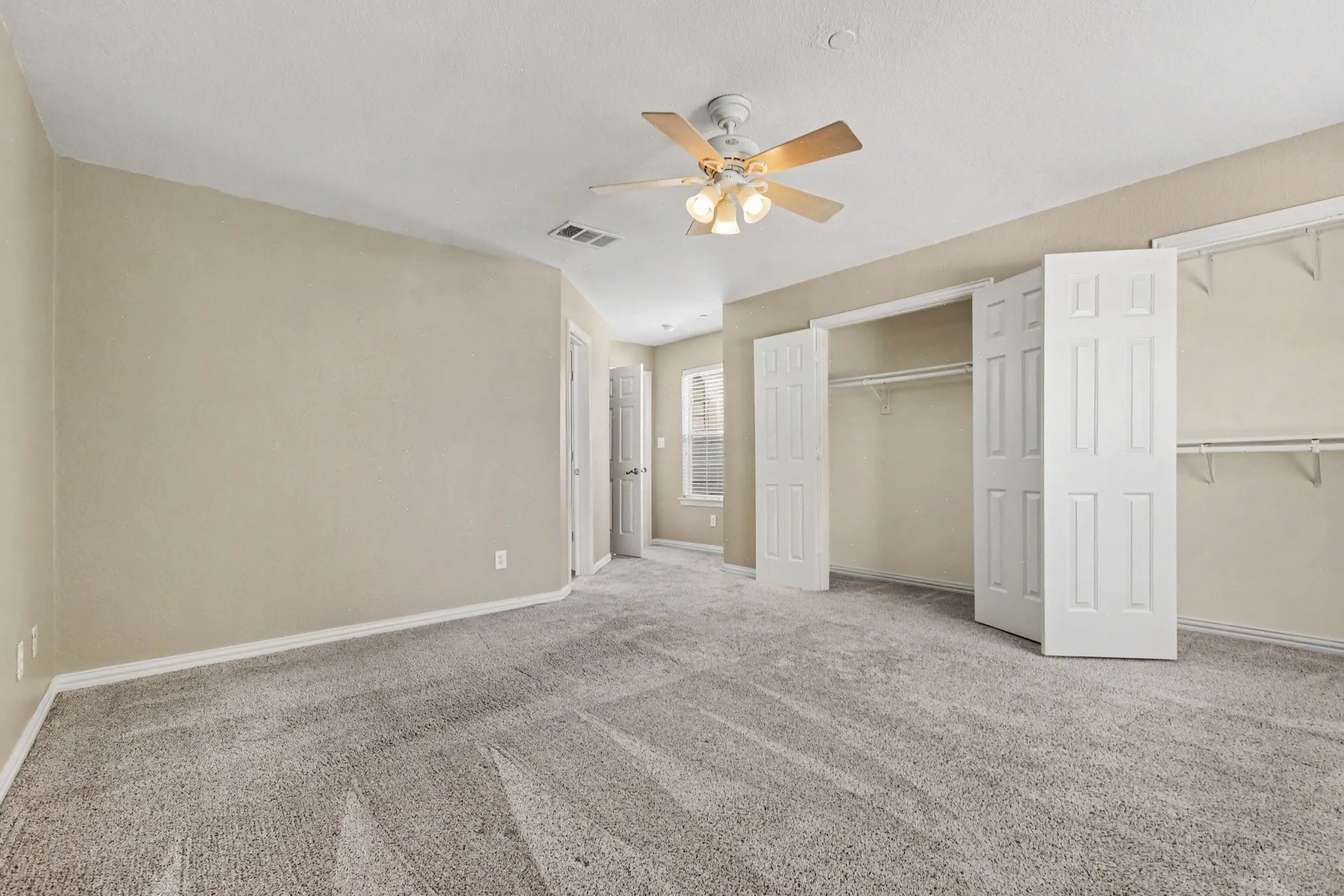 Townhouse For Sale in Collin County , 932 Avondale Lane, Plano, Texas 75025, 2 Bedroom, 3 Bathroom, 2 Garage spaces, 1,602 Sqft, built in 1999, mls#21387431, Real Estate Agent in Plano, Homes For Sale in Collin county, Homes For Sale in Plano, Realtor in Plano Texas, Real Estate Brokerage Independent Realty Texas, Luminita Cordes Realtor
