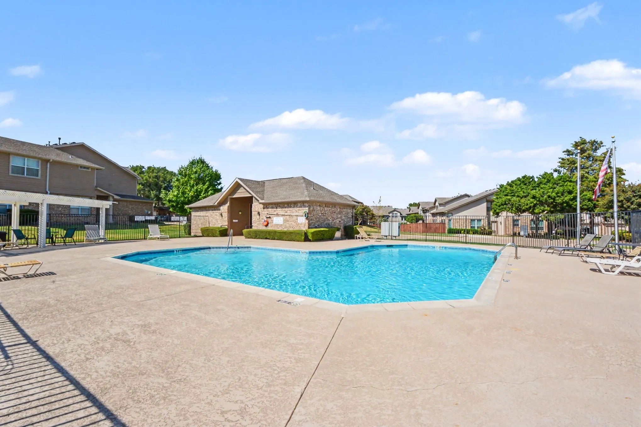Townhouse For Sale in Collin County , 932 Avondale Lane, Plano, Texas 75025, 2 Bedroom, 3 Bathroom, 2 Garage spaces, 1,602 Sqft, built in 1999, mls#21387431, Real Estate Agent in Plano, Homes For Sale in Collin county, Homes For Sale in Plano, Realtor in Plano Texas, Real Estate Brokerage Independent Realty Texas, Luminita Cordes Realtor