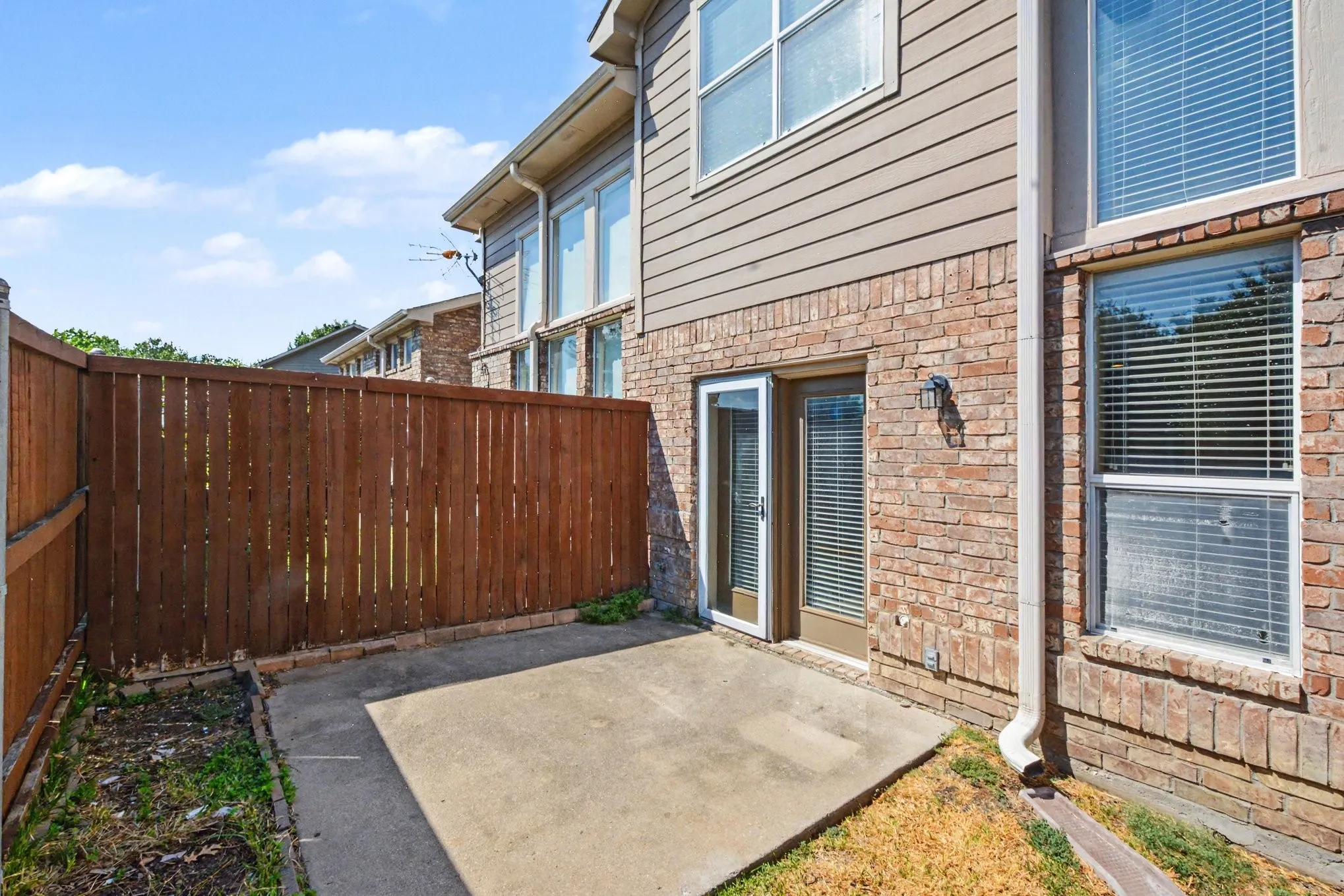 Townhouse For Sale in Collin County , 932 Avondale Lane, Plano, Texas 75025, 2 Bedroom, 3 Bathroom, 2 Garage spaces, 1,602 Sqft, built in 1999, mls#21387431, Real Estate Agent in Plano, Homes For Sale in Collin county, Homes For Sale in Plano, Realtor in Plano Texas, Real Estate Brokerage Independent Realty Texas, Luminita Cordes Realtor