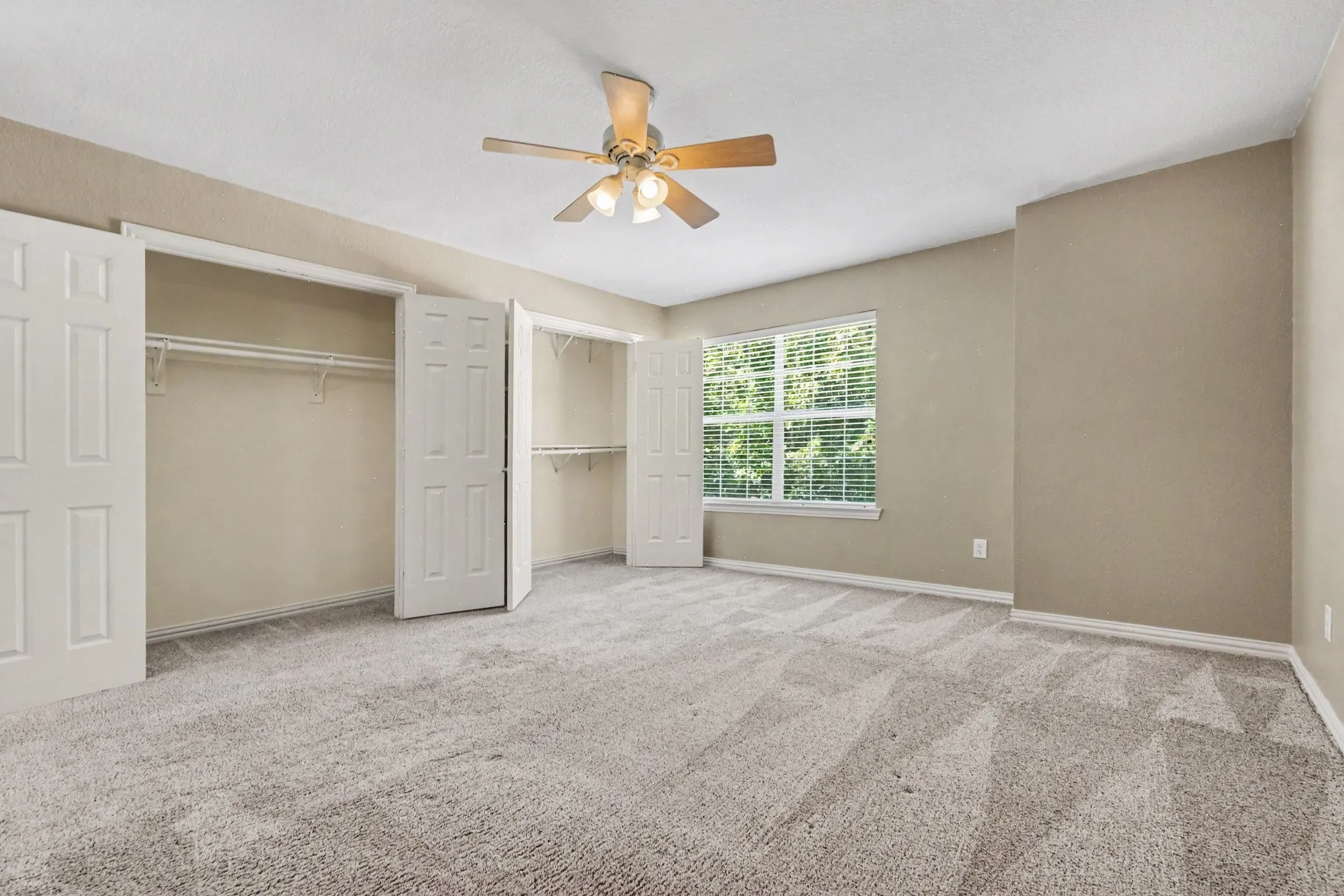 Townhouse For Sale in Collin County , 932 Avondale Lane, Plano, Texas 75025, 2 Bedroom, 3 Bathroom, 2 Garage spaces, 1,602 Sqft, built in 1999, mls#21387431, Real Estate Agent in Plano, Homes For Sale in Collin county, Homes For Sale in Plano, Realtor in Plano Texas, Real Estate Brokerage Independent Realty Texas, Luminita Cordes Realtor