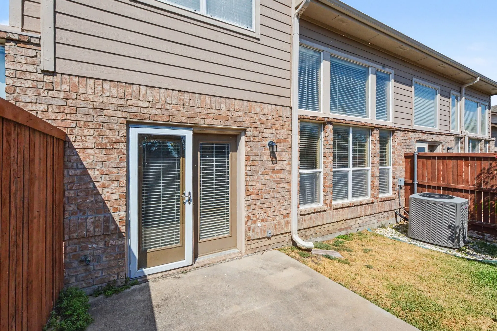 Townhouse For Sale in Collin County , 932 Avondale Lane, Plano, Texas 75025, 2 Bedroom, 3 Bathroom, 2 Garage spaces, 1,602 Sqft, built in 1999, mls#21387431, Real Estate Agent in Plano, Homes For Sale in Collin county, Homes For Sale in Plano, Realtor in Plano Texas, Real Estate Brokerage Independent Realty Texas, Luminita Cordes Realtor