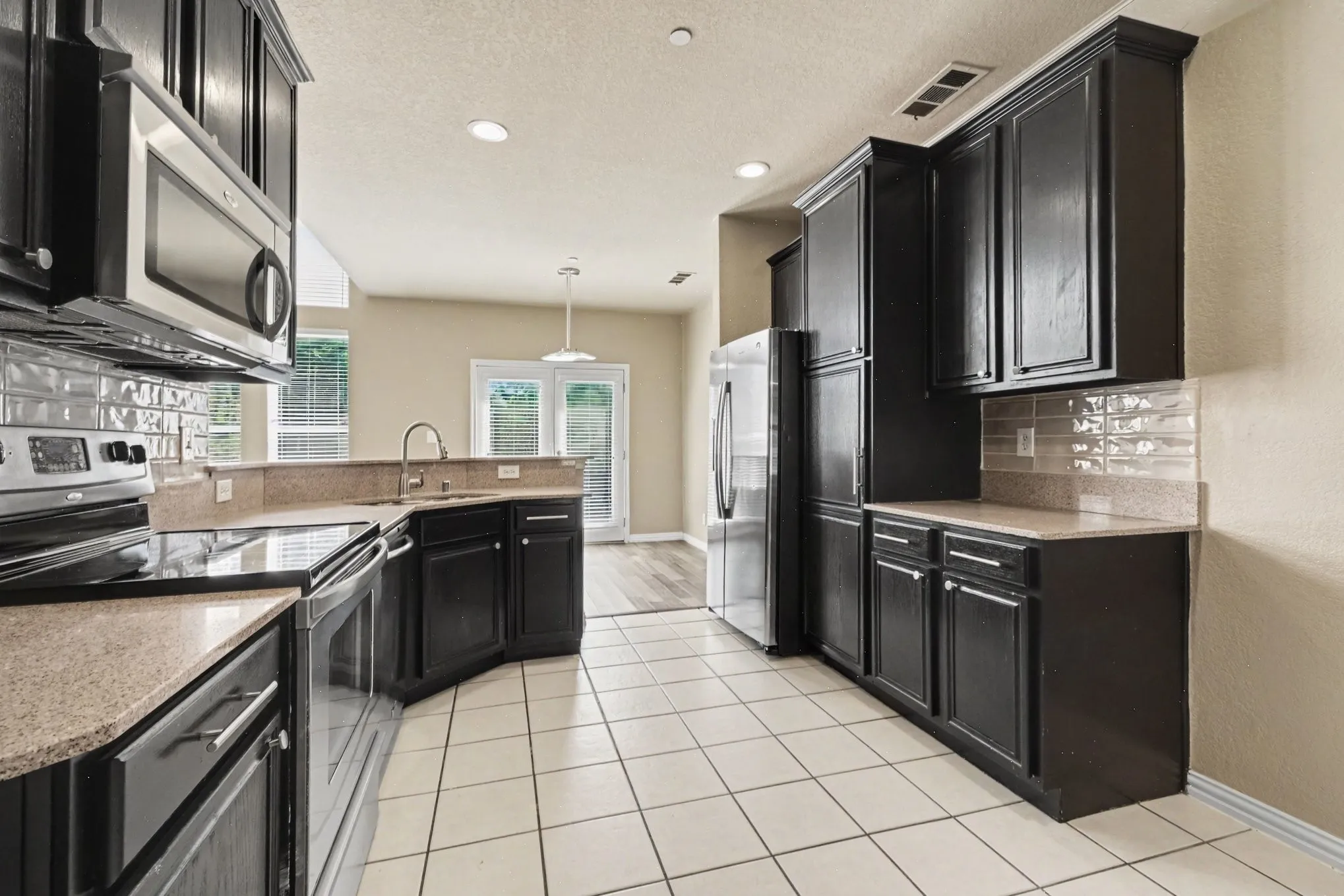 Townhouse For Sale in Collin County , 932 Avondale Lane, Plano, Texas 75025, 2 Bedroom, 3 Bathroom, 2 Garage spaces, 1,602 Sqft, built in 1999, mls#21387431, Real Estate Agent in Plano, Homes For Sale in Collin county, Homes For Sale in Plano, Realtor in Plano Texas, Real Estate Brokerage Independent Realty Texas, Luminita Cordes Realtor