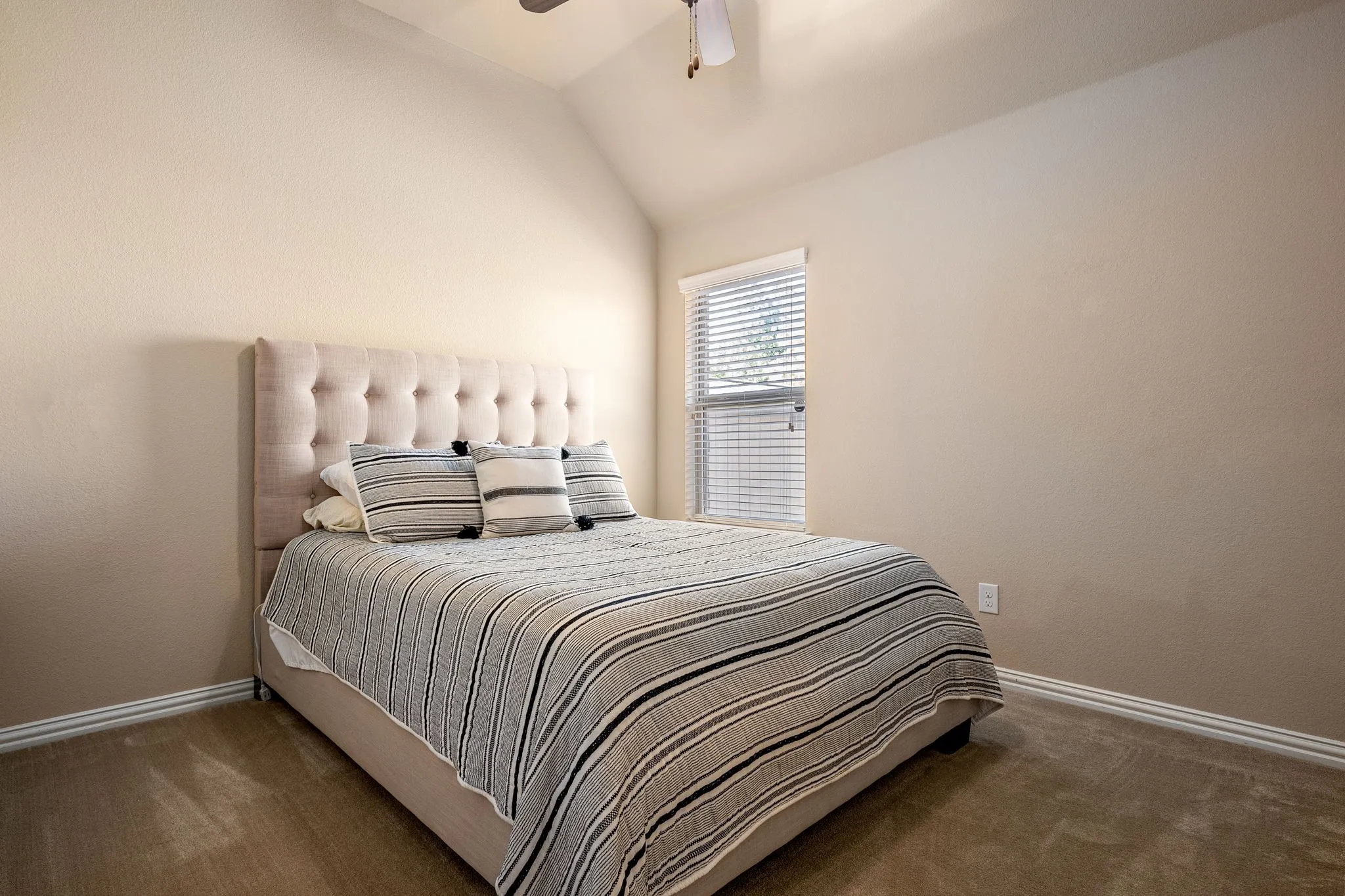 Single Family Residence For Sale in Denton County , 1412 Sundown Drive, Flower Mound, Texas 75028, 4 Bedroom, 3 Bathroom, 3 Garage spaces, 2,975 Sqft, built in 2012, mls#21390323, Real Estate Agent in Flower Mound, Homes For Sale in Denton county, Homes For Sale in Flower Mound, Realtor in Flower Mound Texas, Real Estate Brokerage Independent Realty Texas, Luminita Cordes Realtor