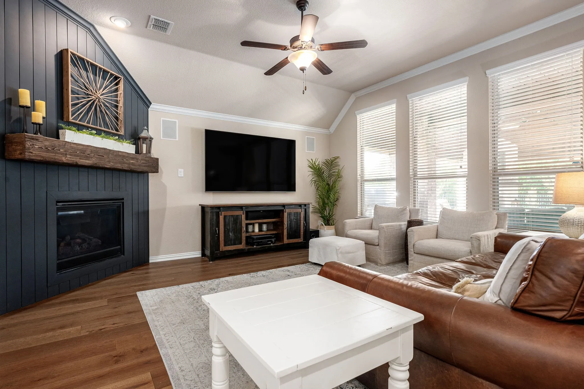 Single Family Residence For Sale in Denton County , 1412 Sundown Drive, Flower Mound, Texas 75028, 4 Bedroom, 3 Bathroom, 3 Garage spaces, 2,975 Sqft, built in 2012, mls#21390323, Real Estate Agent in Flower Mound, Homes For Sale in Denton county, Homes For Sale in Flower Mound, Realtor in Flower Mound Texas, Real Estate Brokerage Independent Realty Texas, Luminita Cordes Realtor