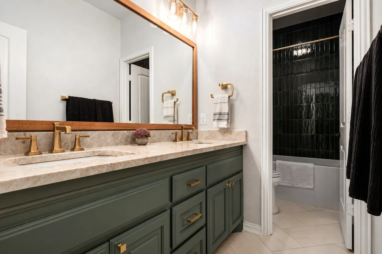 Single Family Residence For Sale in Denton County , 1412 Sundown Drive, Flower Mound, Texas 75028, 4 Bedroom, 3 Bathroom, 3 Garage spaces, 2,975 Sqft, built in 2012, mls#21390323, Real Estate Agent in Flower Mound, Homes For Sale in Denton county, Homes For Sale in Flower Mound, Realtor in Flower Mound Texas, Real Estate Brokerage Independent Realty Texas, Luminita Cordes Realtor