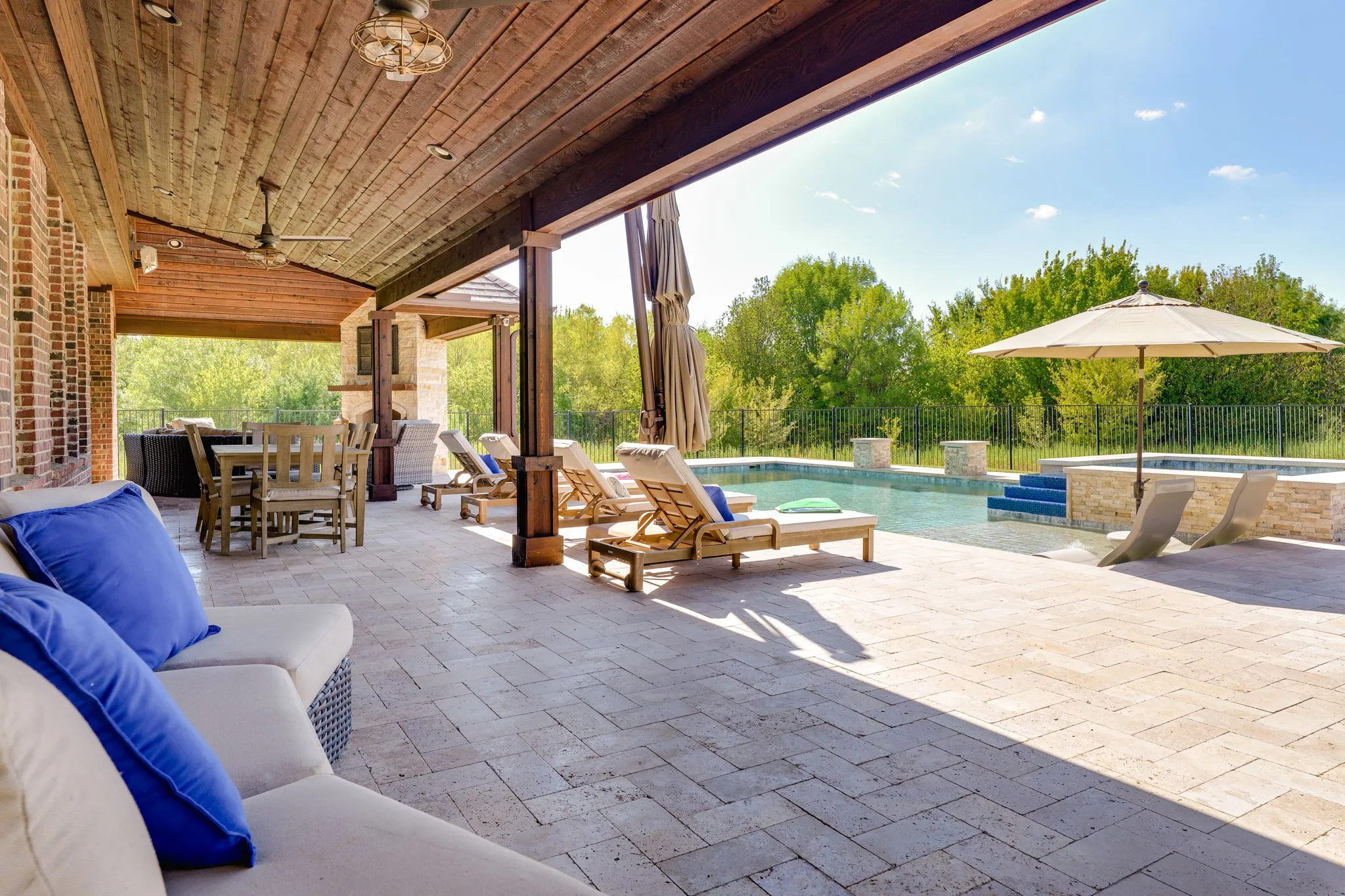Single Family Residence For Sale in Denton County , 1412 Sundown Drive, Flower Mound, Texas 75028, 4 Bedroom, 3 Bathroom, 3 Garage spaces, 2,975 Sqft, built in 2012, mls#21390323, Real Estate Agent in Flower Mound, Homes For Sale in Denton county, Homes For Sale in Flower Mound, Realtor in Flower Mound Texas, Real Estate Brokerage Independent Realty Texas, Luminita Cordes Realtor