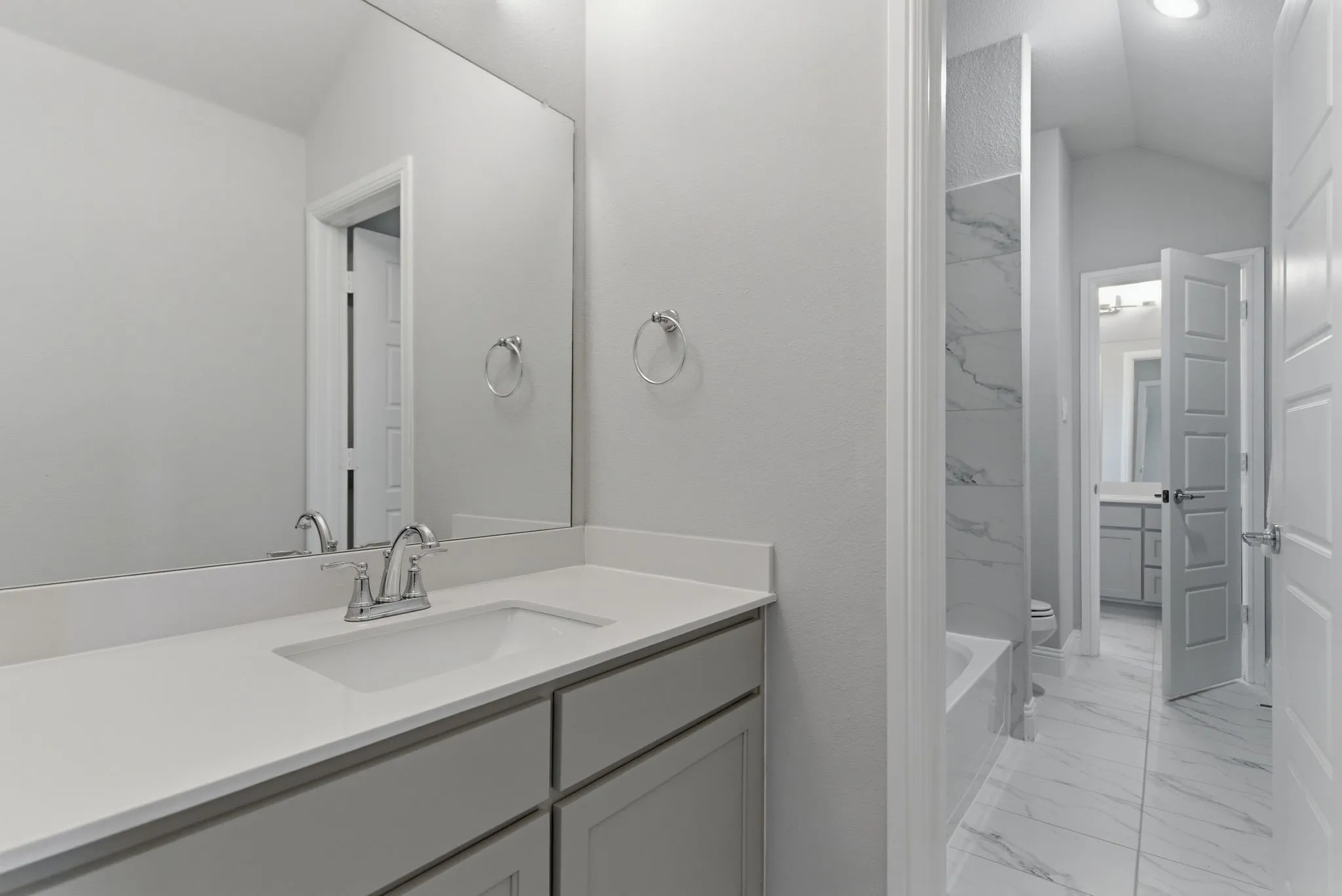 Upstairs jack & jill full bath