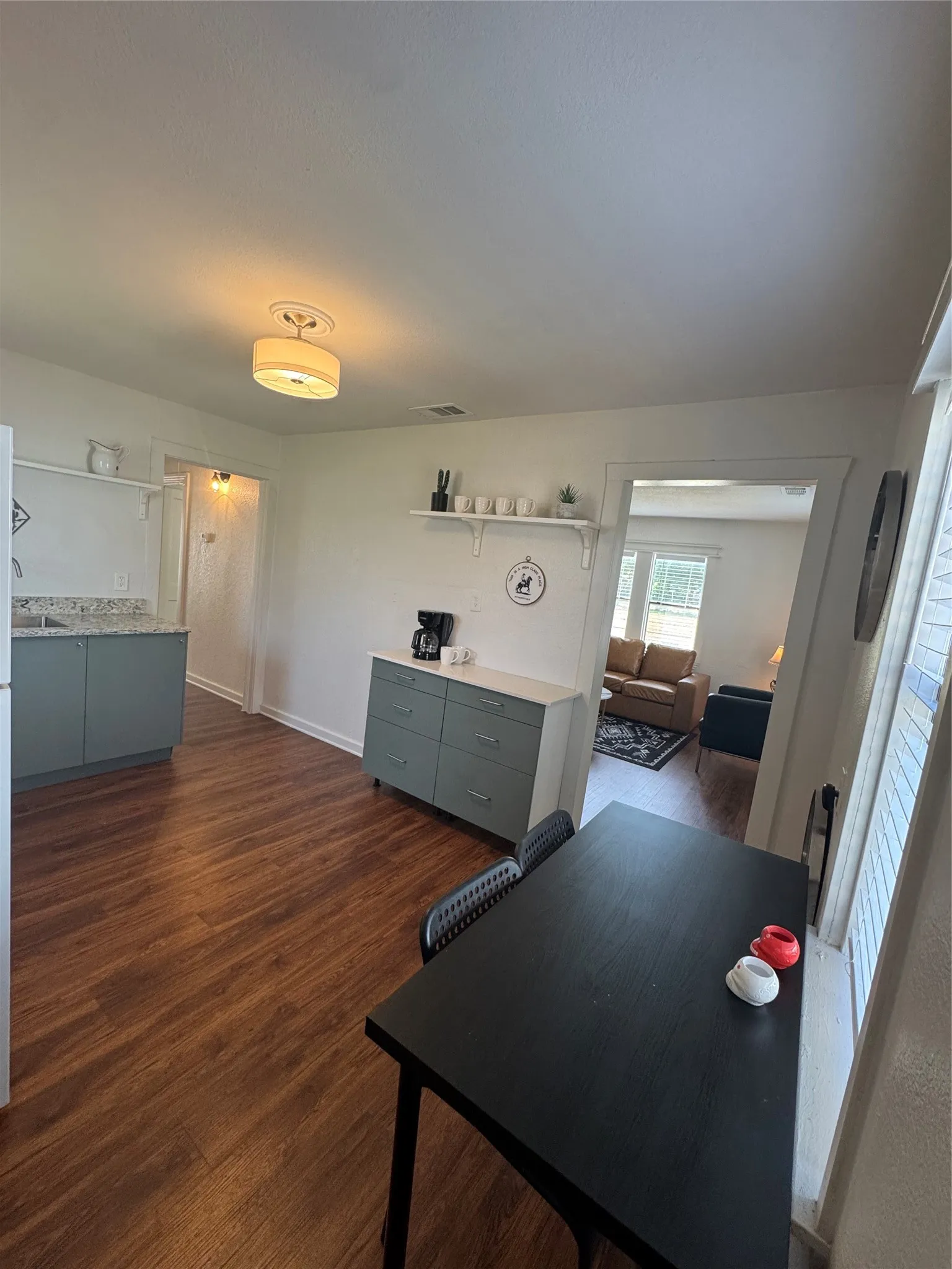 Single Family Residence For Rent in Tarrant County , 108 NW 30th Street, Fort Worth, Texas 76106, 2 Bedroom, 1 Bathroom, Garage spaces, 768 Sqft, built in 1949, mls#21390312, Real Estate Agent in Fort Worth, Homes For Rent in Tarrant county, Homes For Rent in Fort Worth, Realtor in Fort Worth Texas, Real Estate Brokerage Independent Realty Texas, Luminita Cordes Realtor