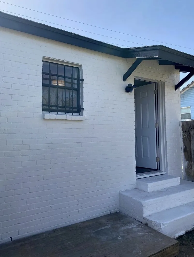Single Family Residence For Rent in Tarrant County , 108 NW 30th Street, Fort Worth, Texas 76106, 2 Bedroom, 1 Bathroom, Garage spaces, 768 Sqft, built in 1949, mls#21390312, Real Estate Agent in Fort Worth, Homes For Rent in Tarrant county, Homes For Rent in Fort Worth, Realtor in Fort Worth Texas, Real Estate Brokerage Independent Realty Texas, Luminita Cordes Realtor