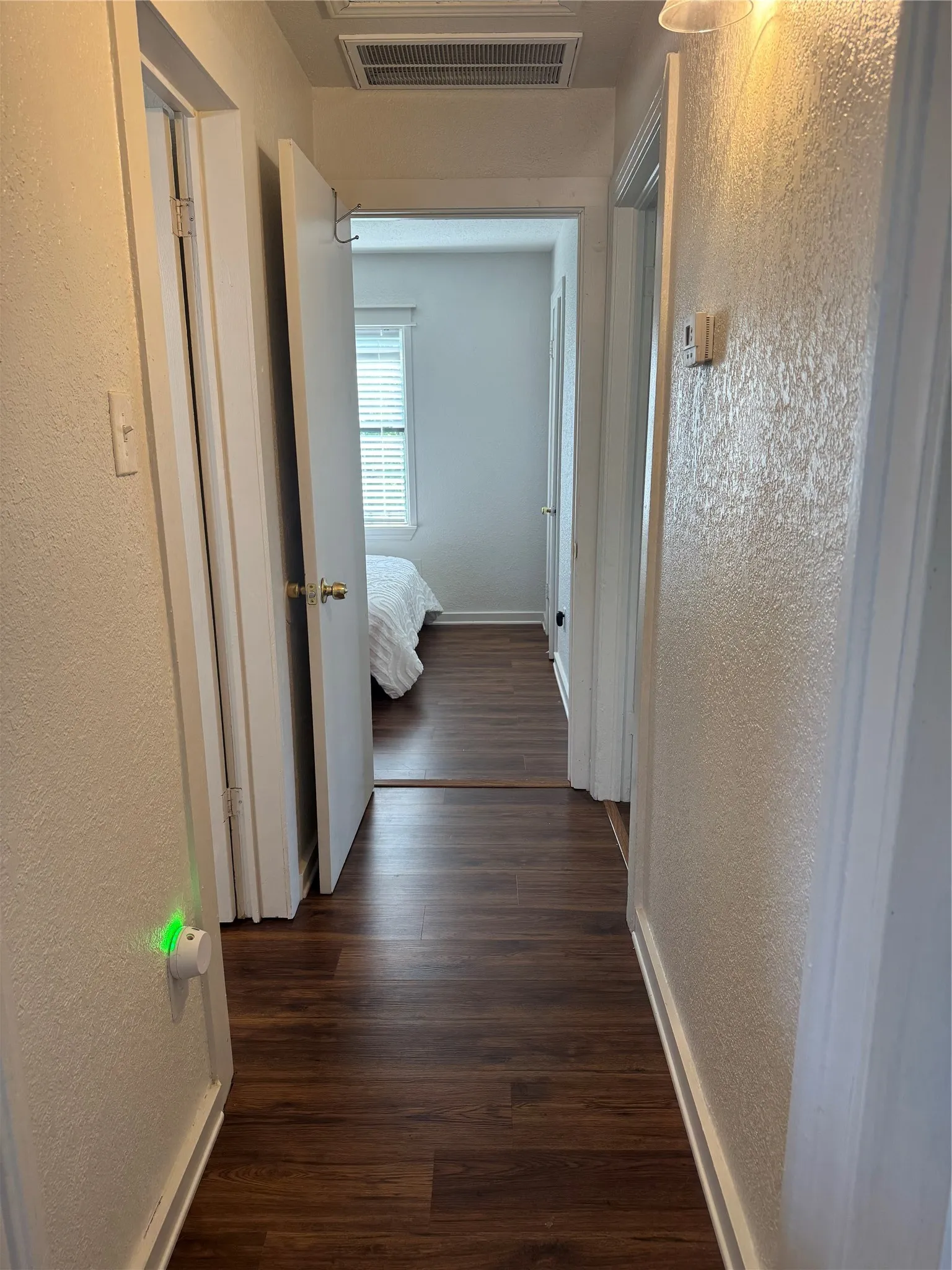 Single Family Residence For Rent in Tarrant County , 108 NW 30th Street, Fort Worth, Texas 76106, 2 Bedroom, 1 Bathroom, Garage spaces, 768 Sqft, built in 1949, mls#21390312, Real Estate Agent in Fort Worth, Homes For Rent in Tarrant county, Homes For Rent in Fort Worth, Realtor in Fort Worth Texas, Real Estate Brokerage Independent Realty Texas, Luminita Cordes Realtor