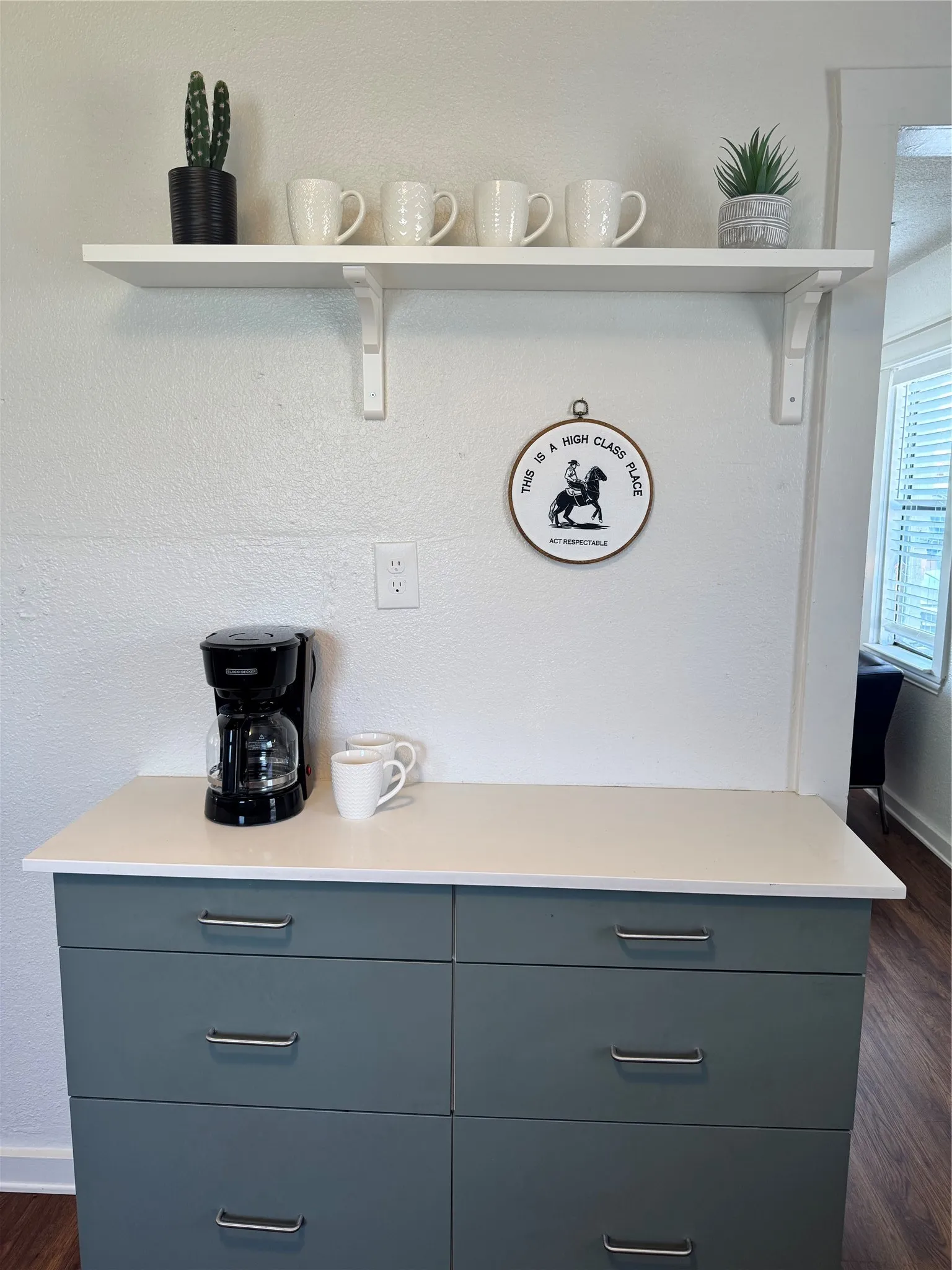 Single Family Residence For Rent in Tarrant County , 108 NW 30th Street, Fort Worth, Texas 76106, 2 Bedroom, 1 Bathroom, Garage spaces, 768 Sqft, built in 1949, mls#21390312, Real Estate Agent in Fort Worth, Homes For Rent in Tarrant county, Homes For Rent in Fort Worth, Realtor in Fort Worth Texas, Real Estate Brokerage Independent Realty Texas, Luminita Cordes Realtor